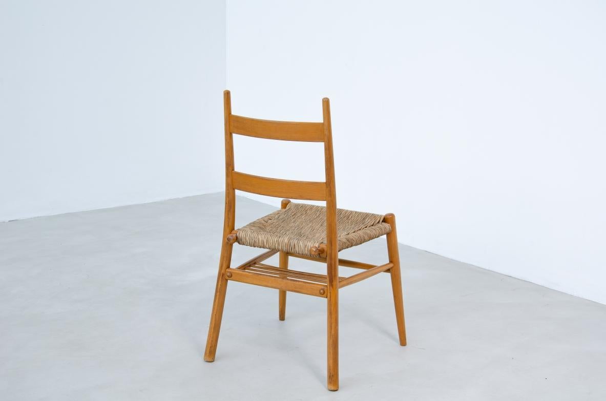 Set di sei sedie scandinave in legno tornito con seduta in paglia. In condizioni ottime in vendita a Milano, IT
