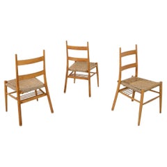 Set of six scandinavian chairs in turned wood with straw seat.