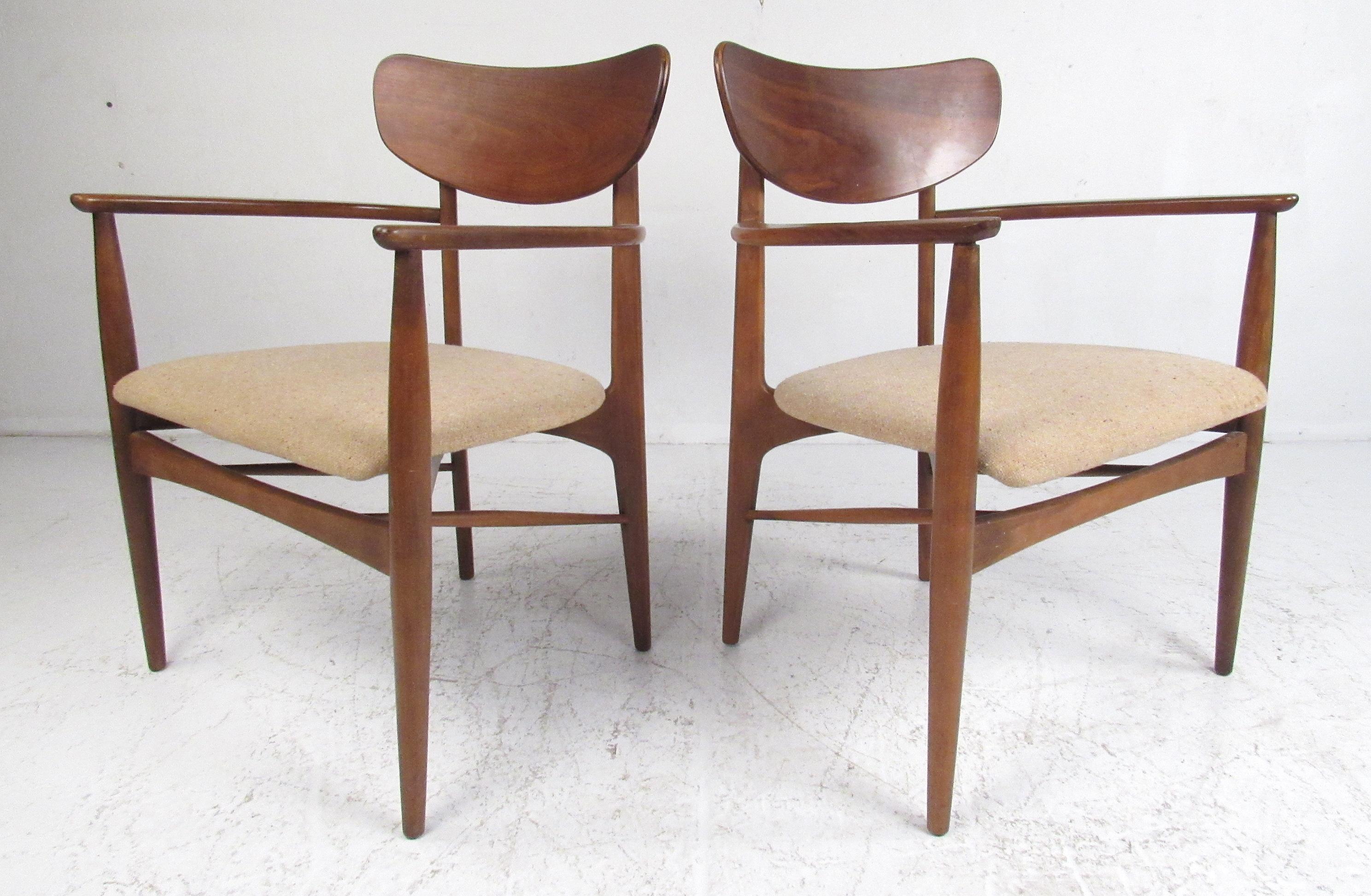 Elegant set of six teak midcentury dining chairs in the style of Danish modern. Please confirm item location (NY or NJ).