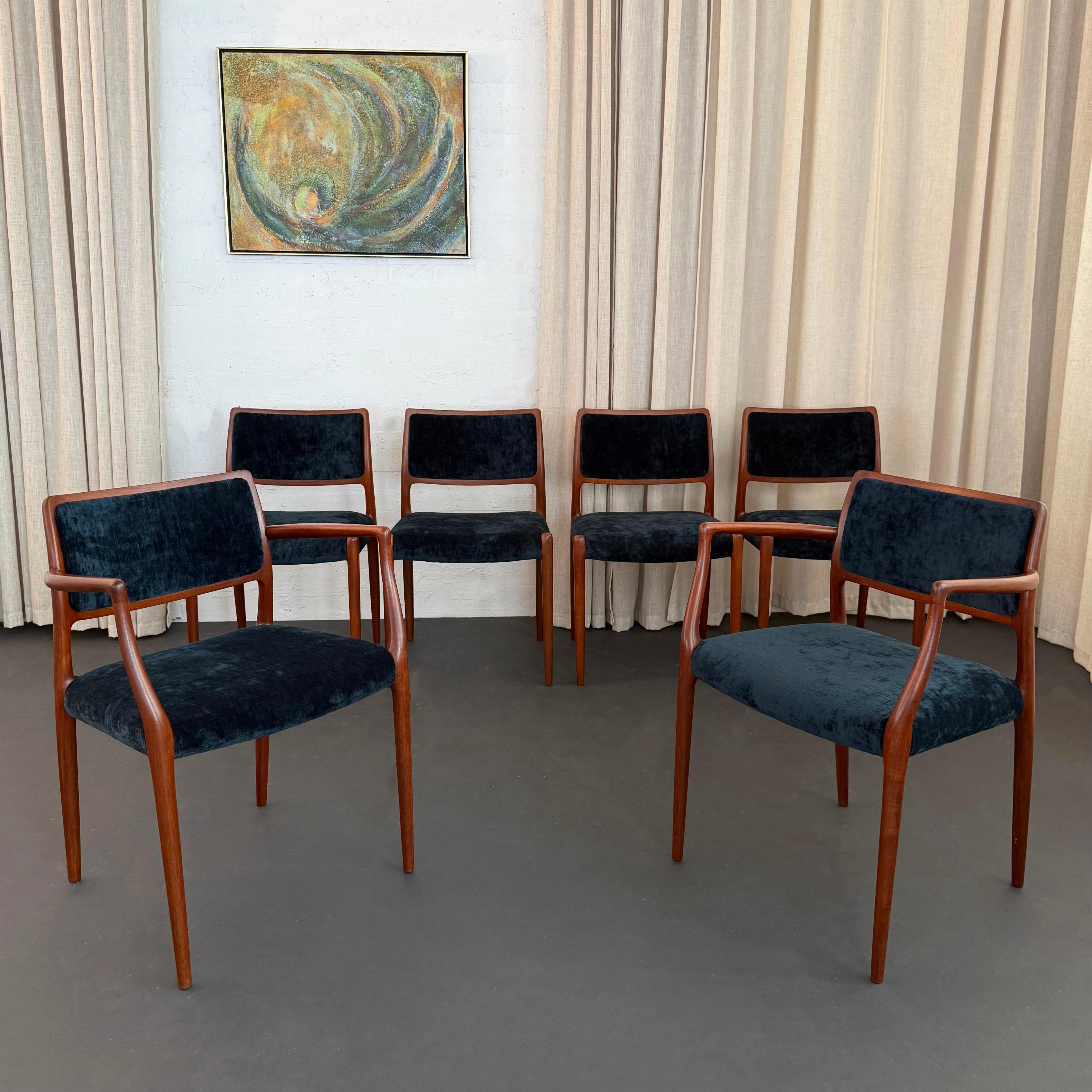 Scandinavo moderno Set di sei sedie da pranzo in teak The Modern Scandinavian Modern di Niels Otto Møller in vendita