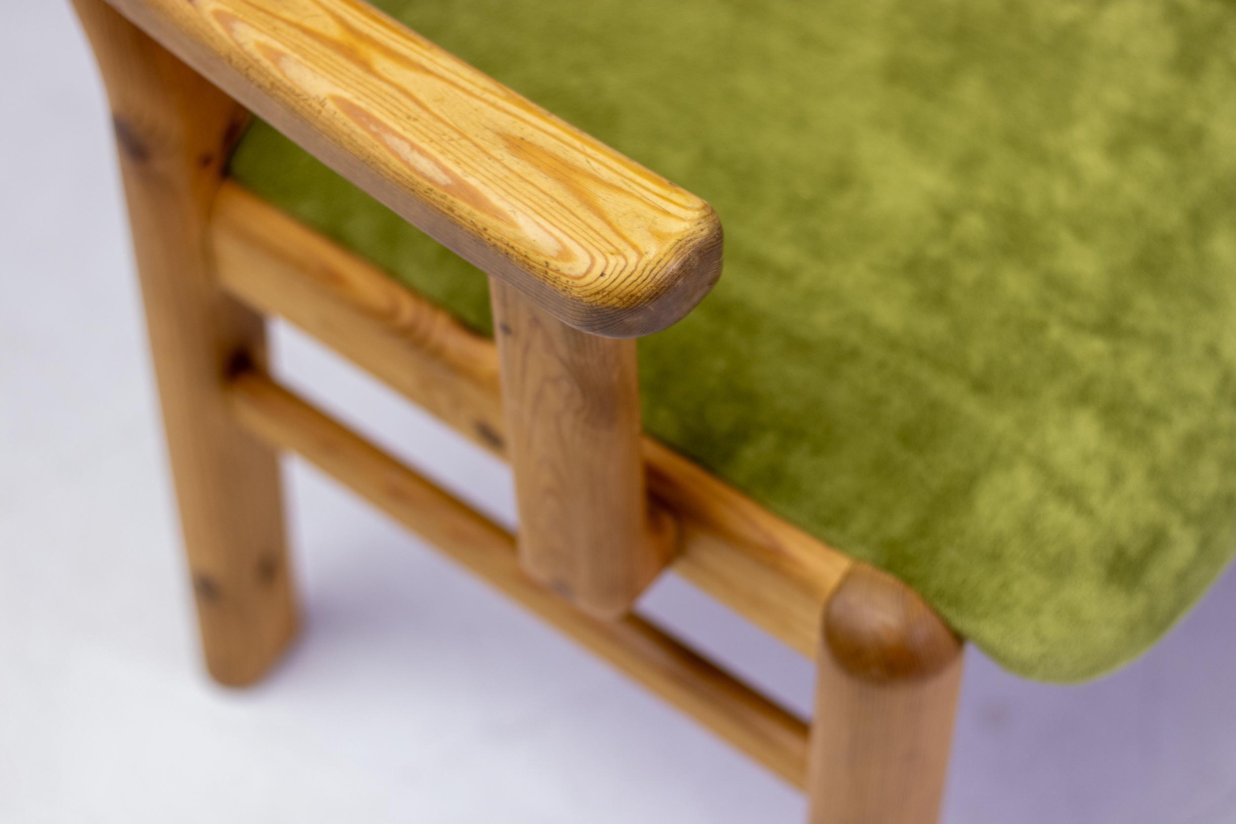 Set of Six Scandinavian Moss and Pine Dining Chairs For Sale 3