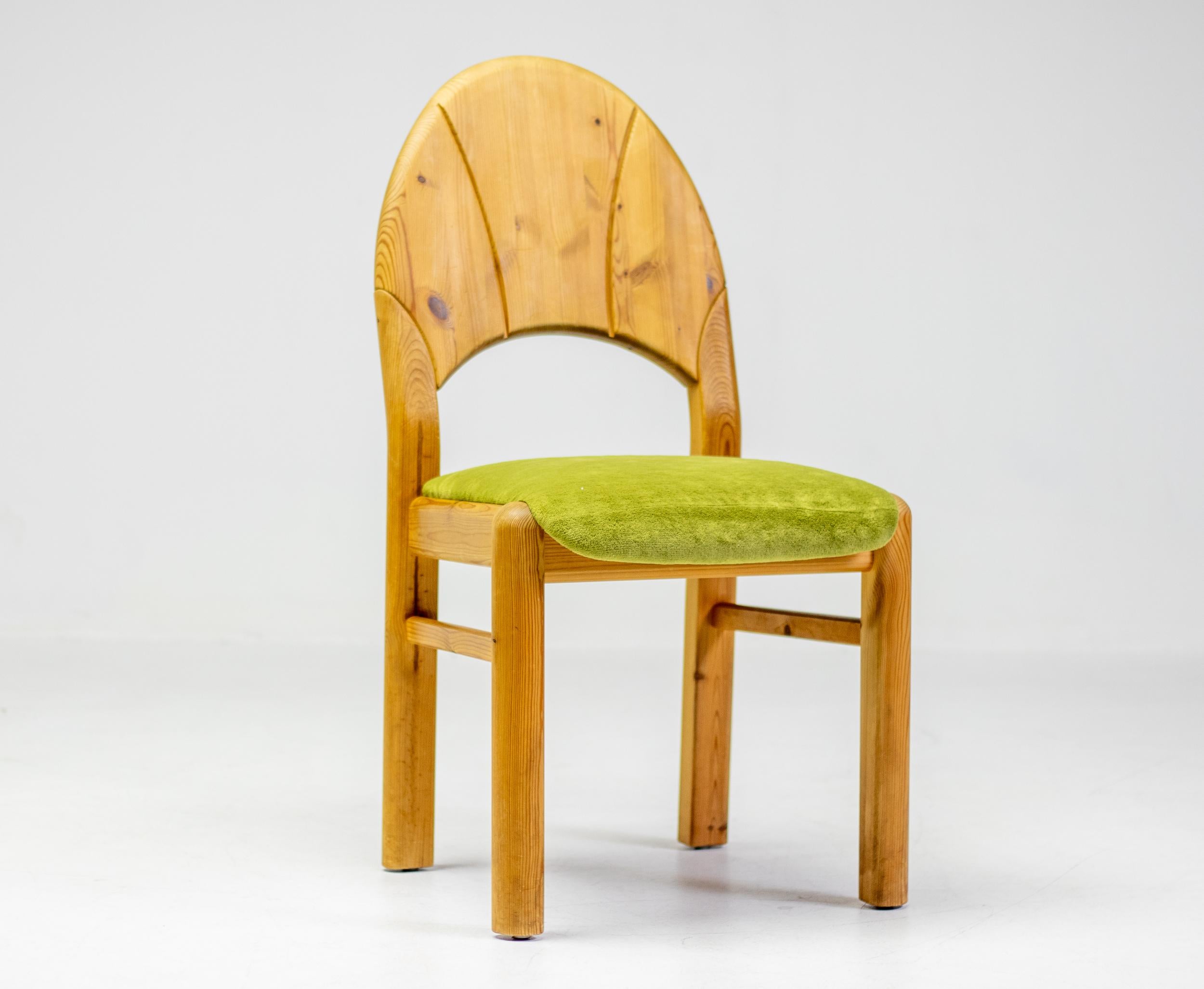 Scandinavian Modern Set of Six Scandinavian Moss and Pine Dining Chairs For Sale