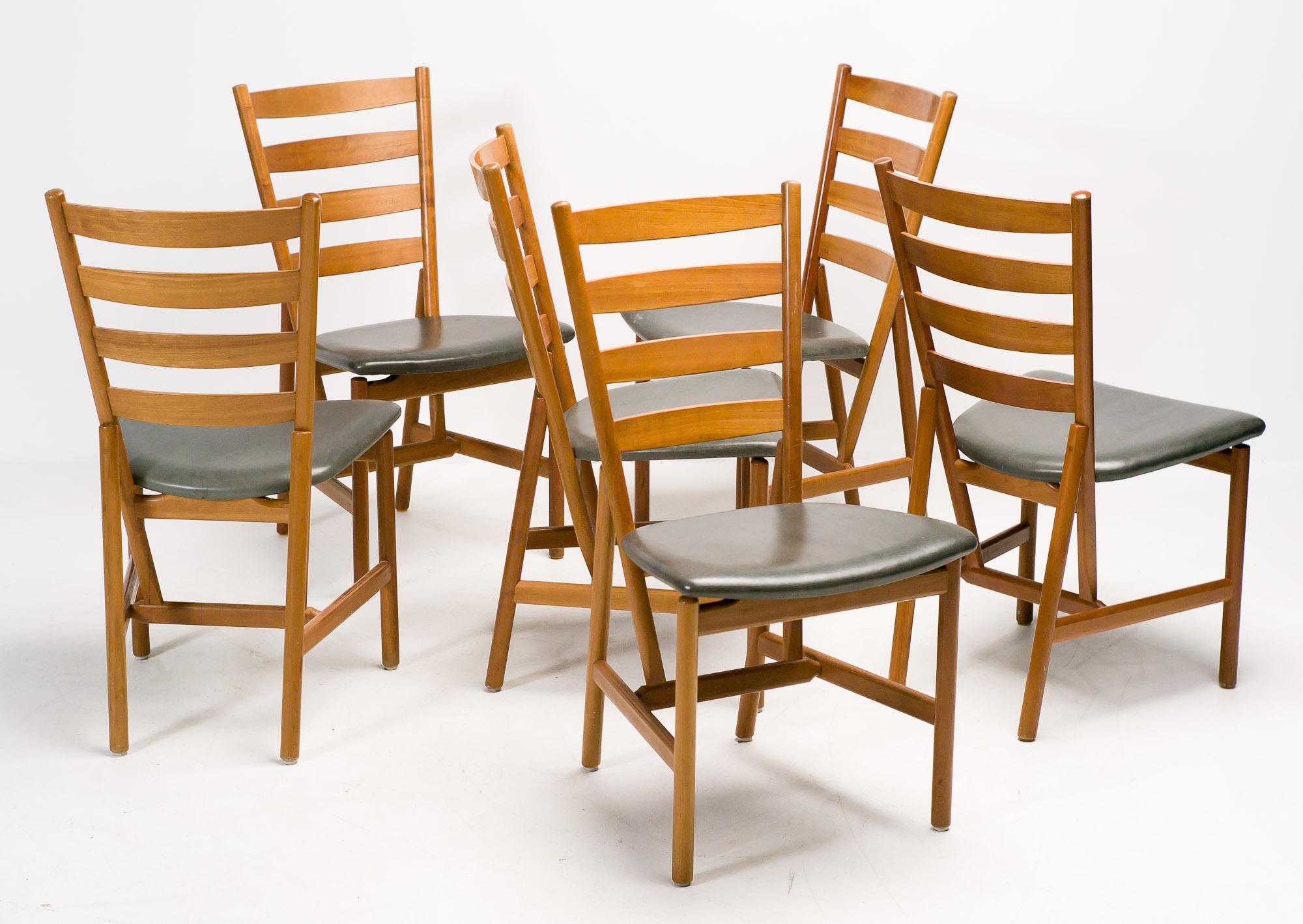 Set of Six Scandinavian Shaker Chairs 3