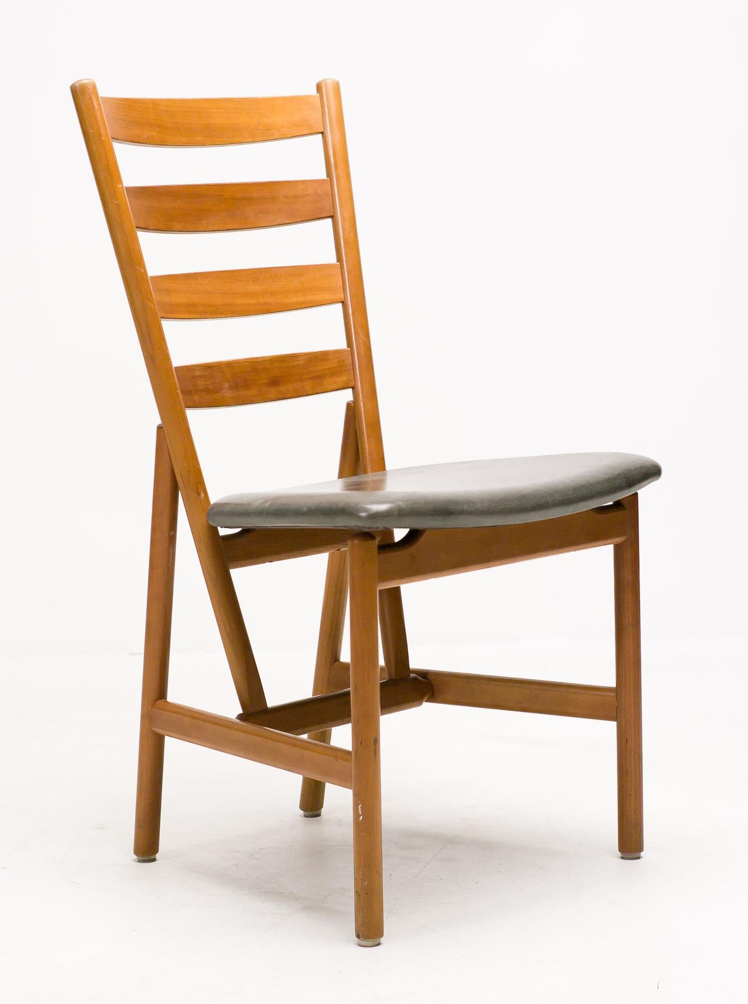 Scandinavian Modern Set of Six Scandinavian Shaker Chairs