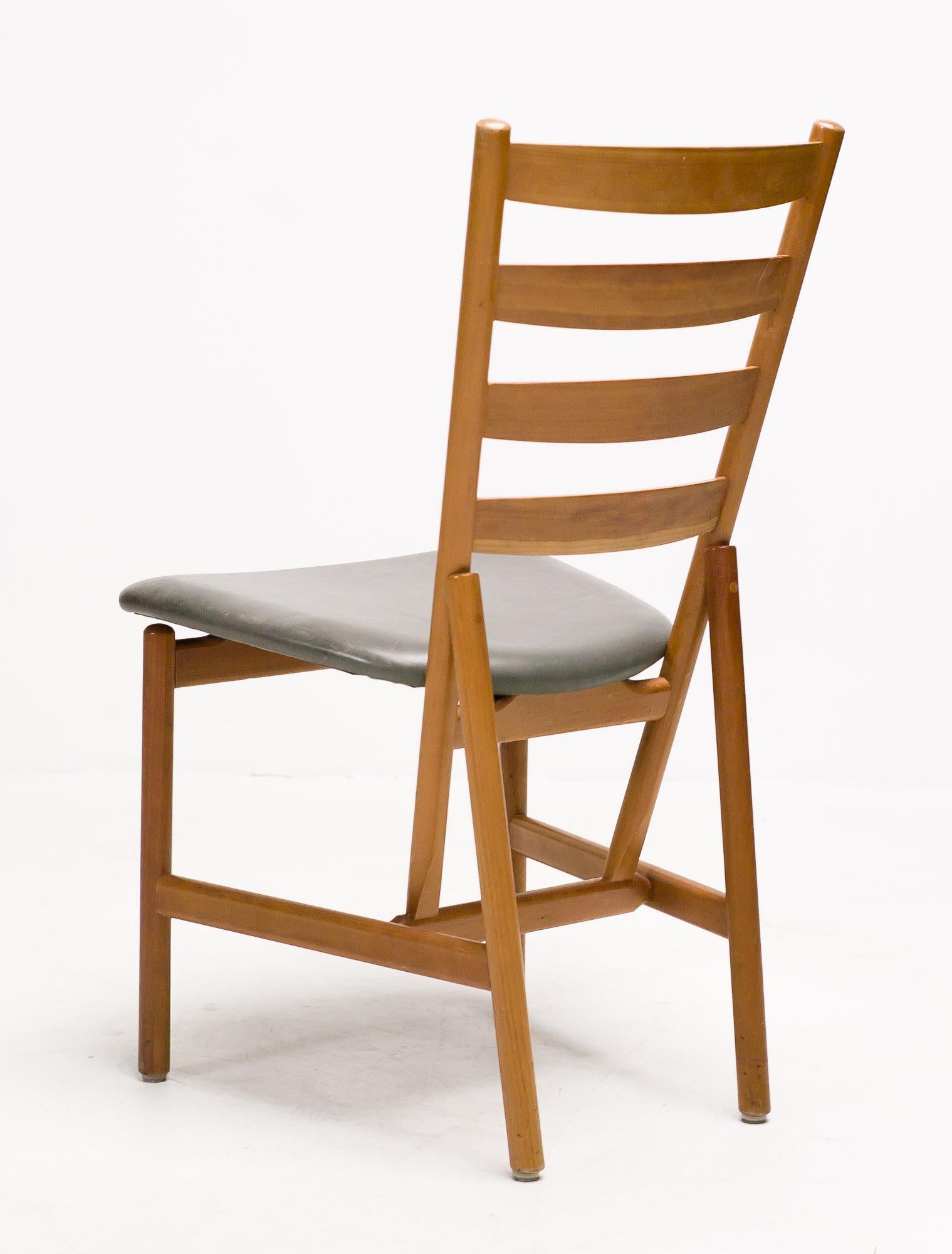 Set of Six Scandinavian Shaker Chairs 1
