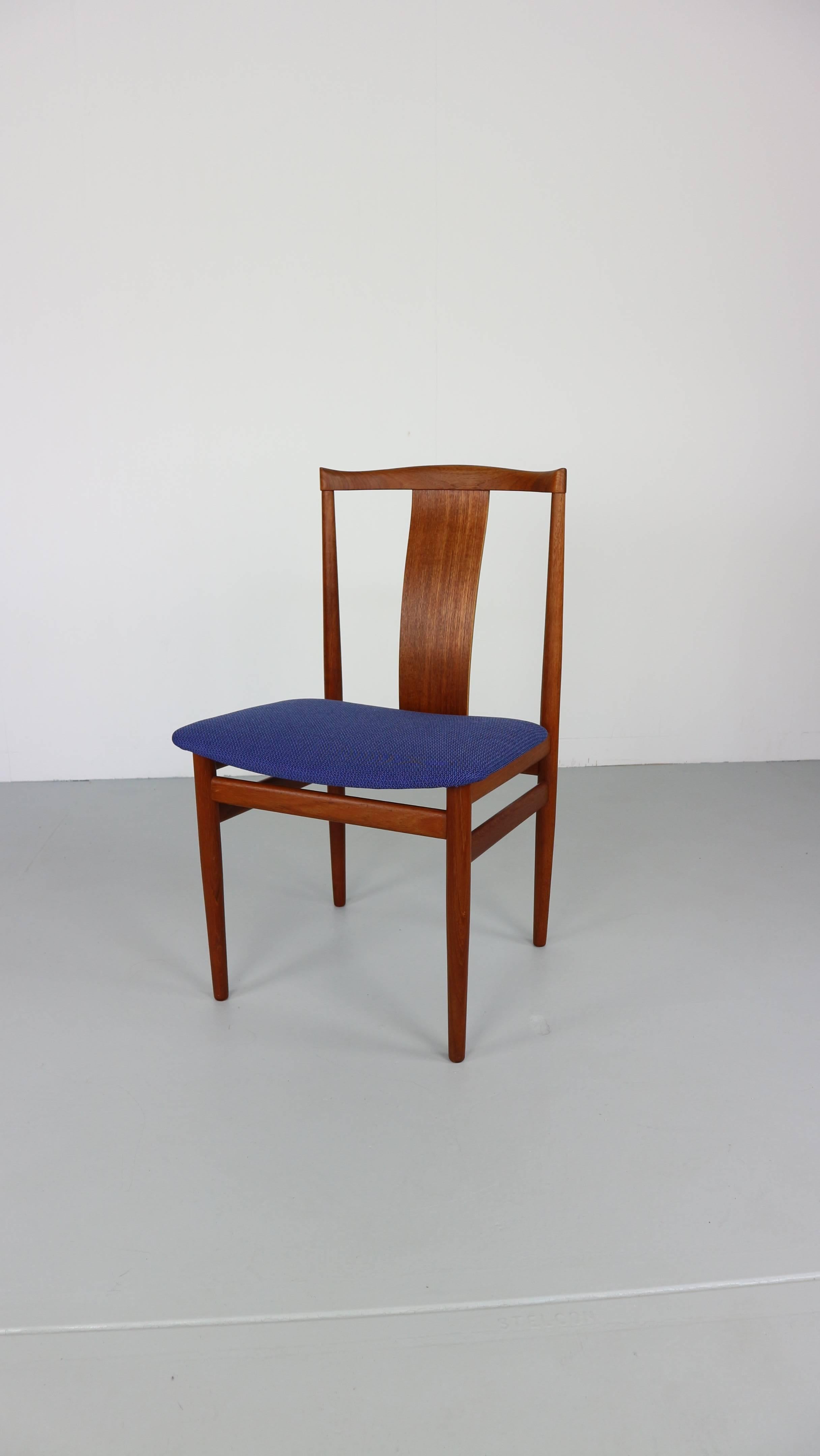 Set of six Scandinavian teak chairs. Furniture from 1968, by the designer Sørensen Henning, listed in the Design Museum of Denmark. Very comfortable wide seat. Very elegant design. High-end manufacture. Excellent condition. Newly
