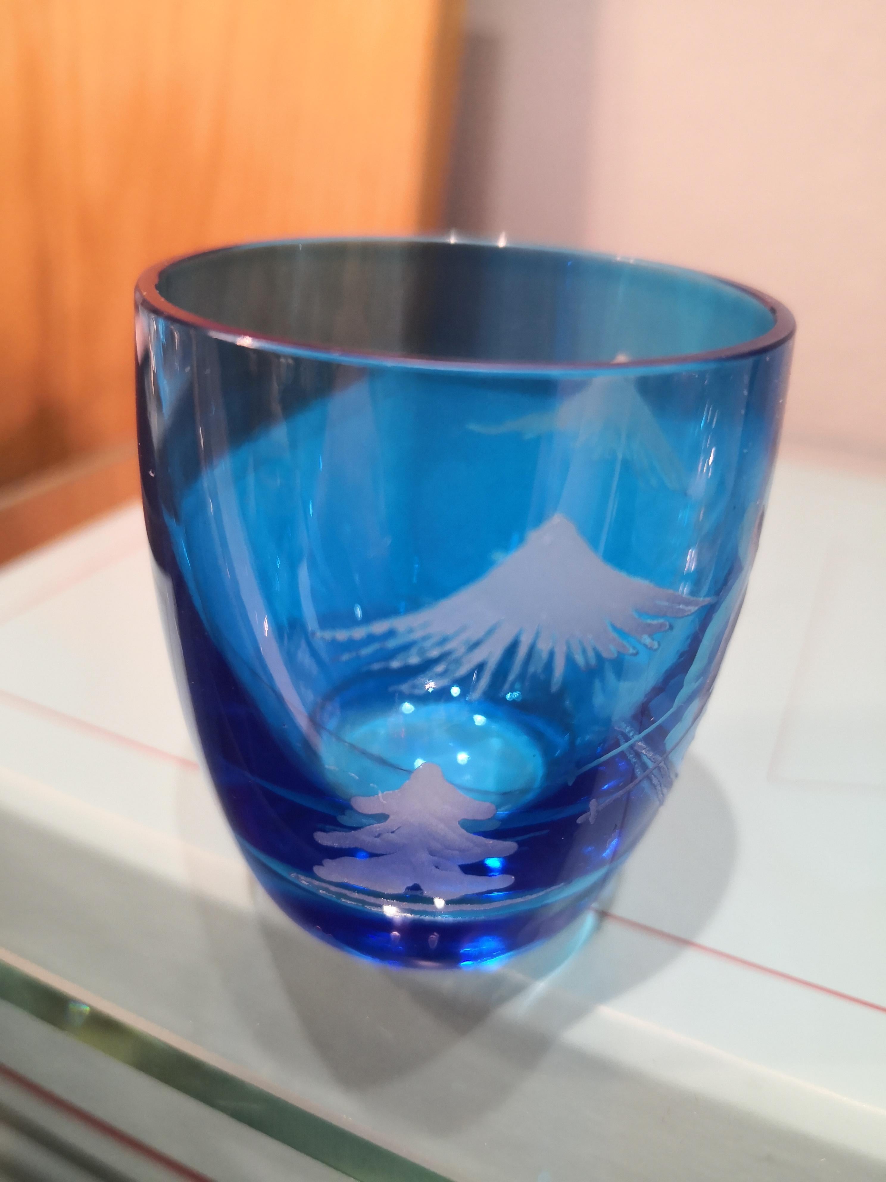 Tedesco Set di sei bicchieri da grappa blu con decorazioni di sciatori Sofina Boutique Kitzbuehel in vendita