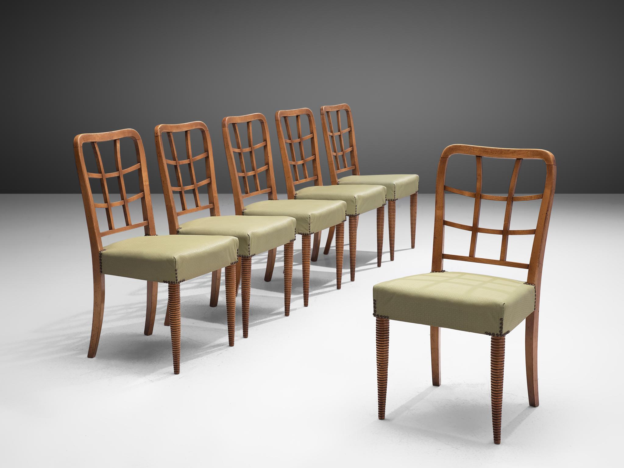 Set of 6 dining chairs, beech and leatherette, Italy, 1950s

This set of dining chairs is both sculptural and well-constructed. The elegant back shows an open frame with a grid that follows the tapered lines of the backrest. The front legs have a