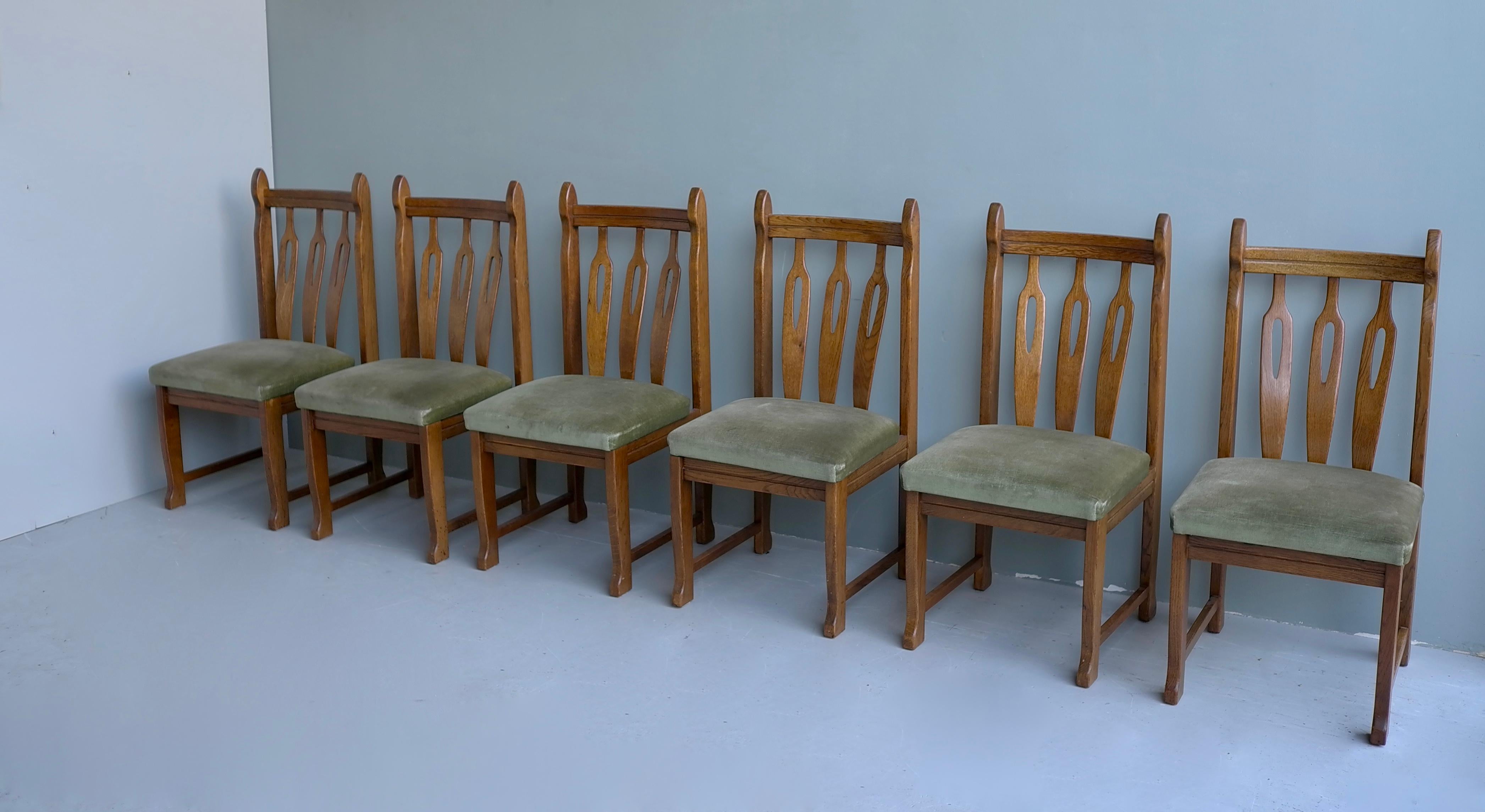 Set of Six Sculptural solid Oak Dining Chairs in style of Henning Kjærnulf  In Good Condition For Sale In Den Haag, NL