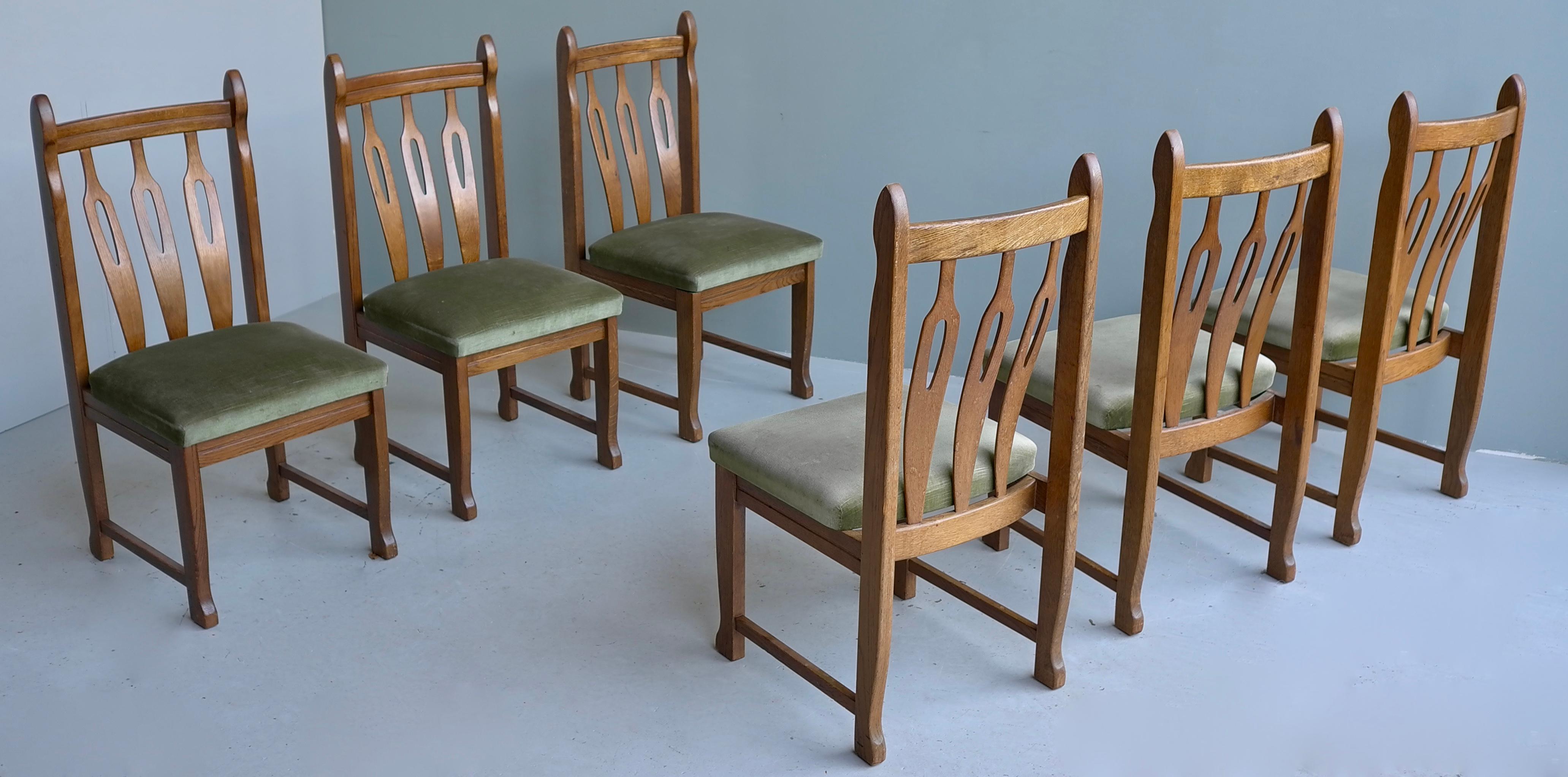 Mid-20th Century Set of Six Sculptural solid Oak Dining Chairs in style of Henning Kjærnulf  For Sale