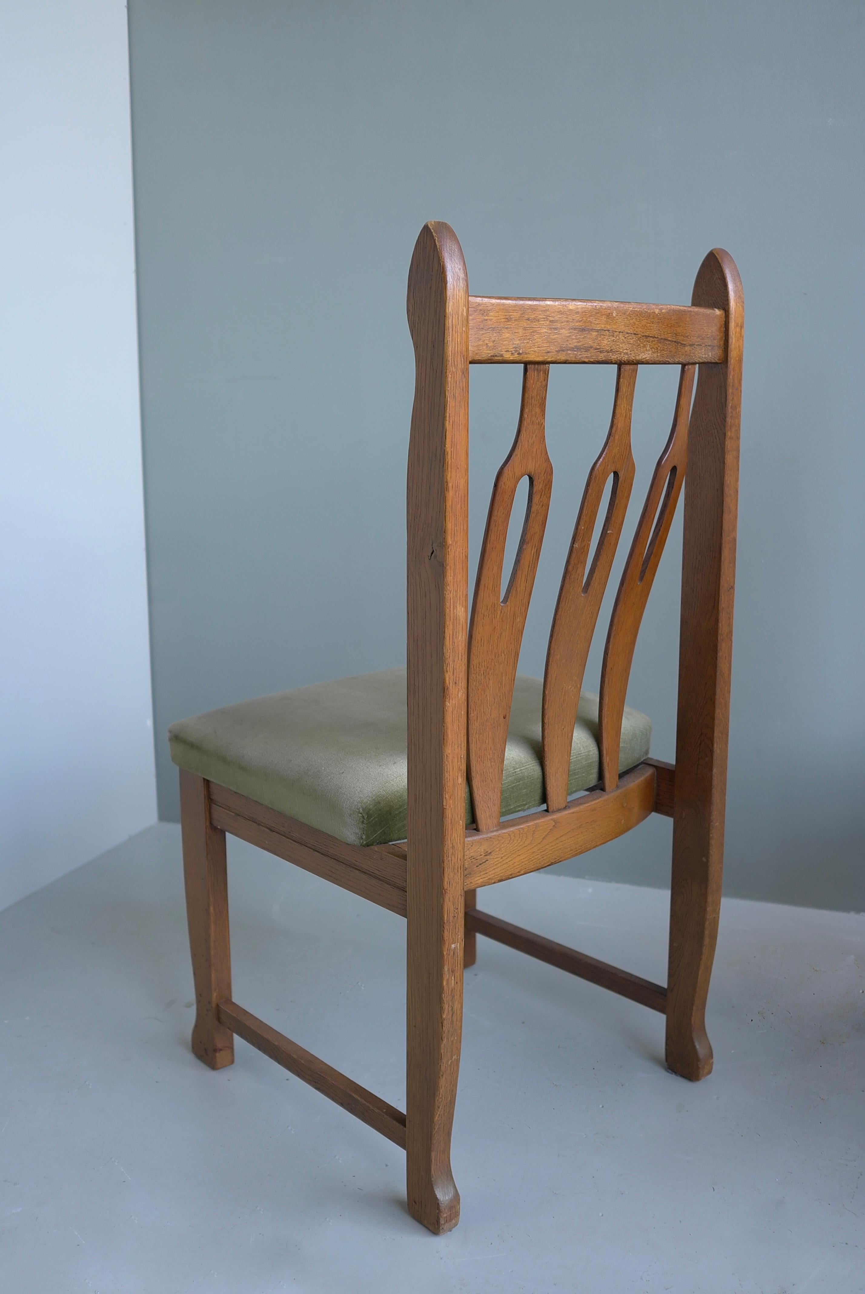 Set of Six Sculptural solid Oak Dining Chairs in style of Henning Kjærnulf  For Sale 1