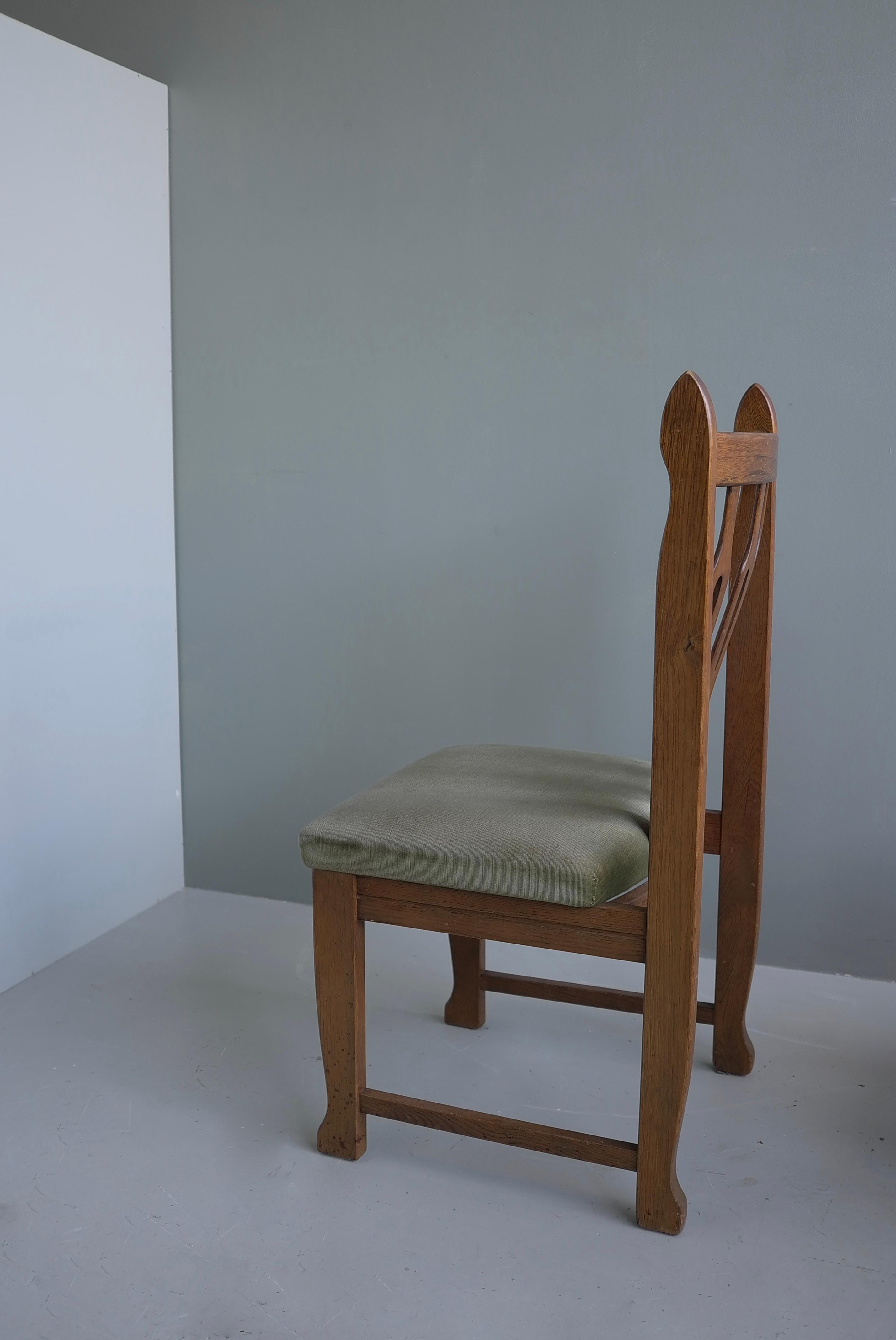 Set of Six Sculptural solid Oak Dining Chairs in style of Henning Kjærnulf  For Sale 3