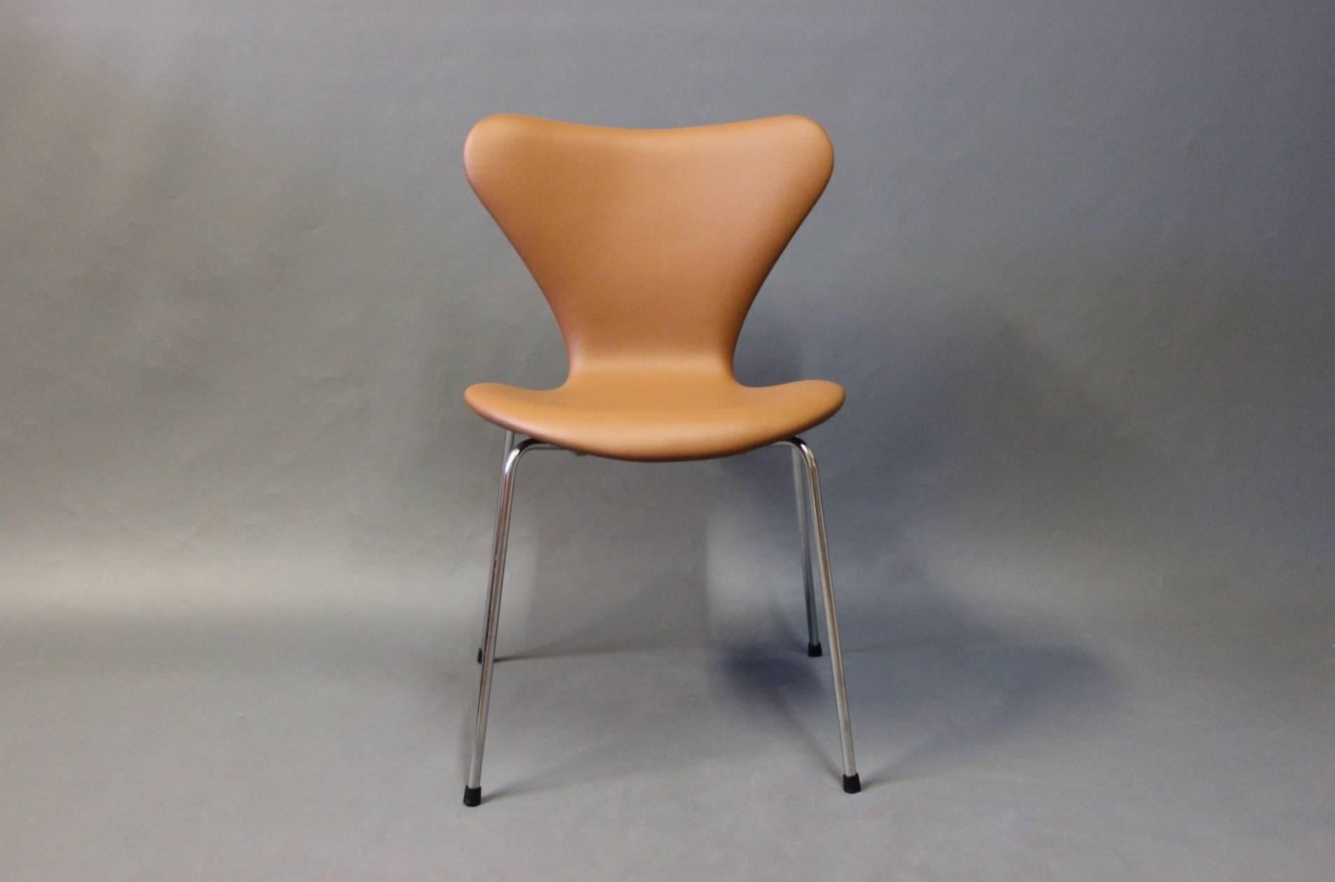 Danish Set of Six Series 7 Chairs, Model 3107, by Arne Jacobsen and Fritz Hansen