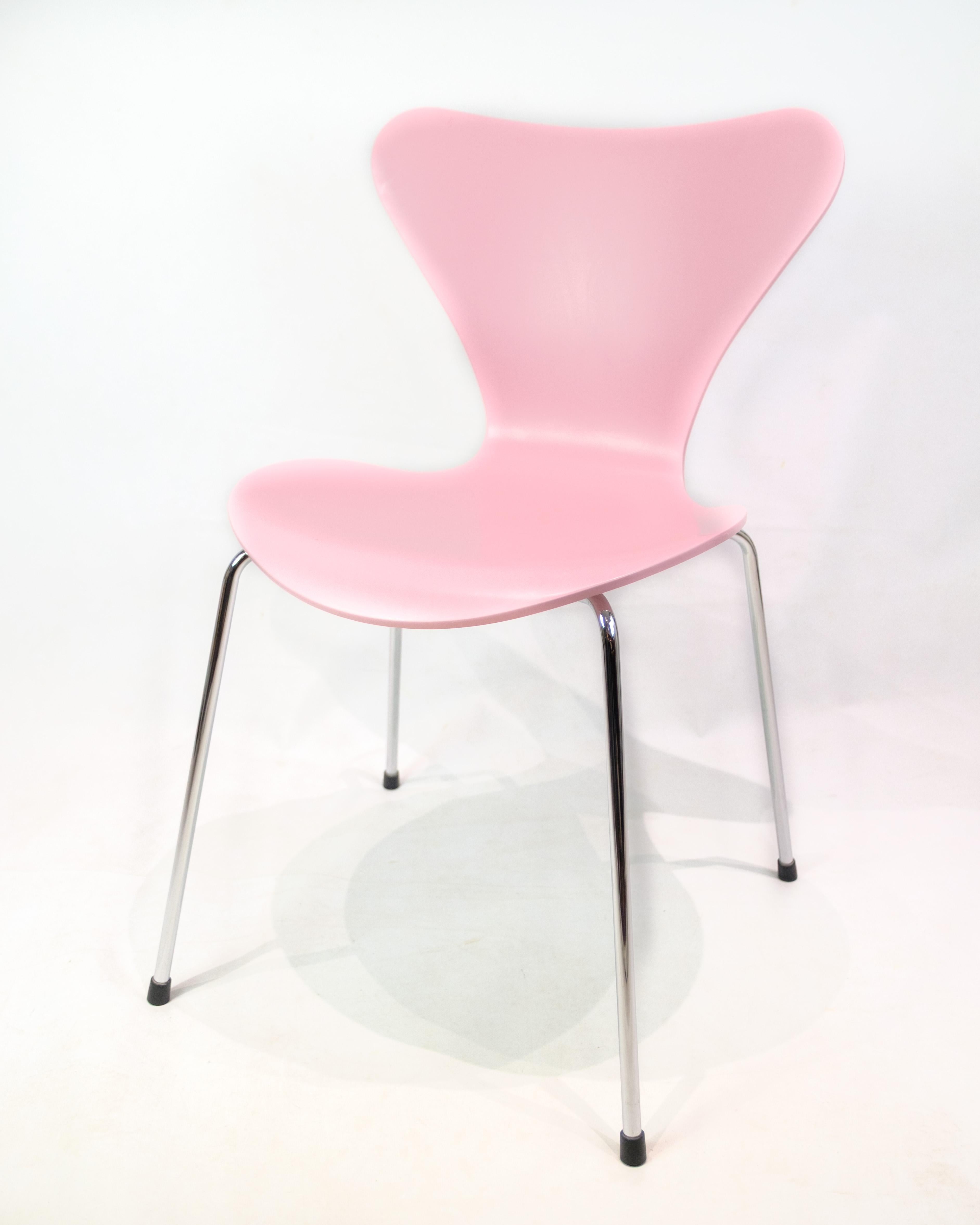 Scandinavian Modern Set Of Six Series Seven Chairs In Pink By Arne Jacobsen For Fritz Hansen For Sale