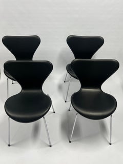 Ensemble de six chaises de la série Seven, modèle 3107, cuir souple, noir, Arne Jacobsen