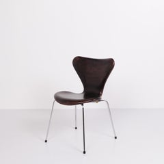 Set Of Six Seven Chairs Model 3107 In Patinated Brown Leather By Arne Jacobsen