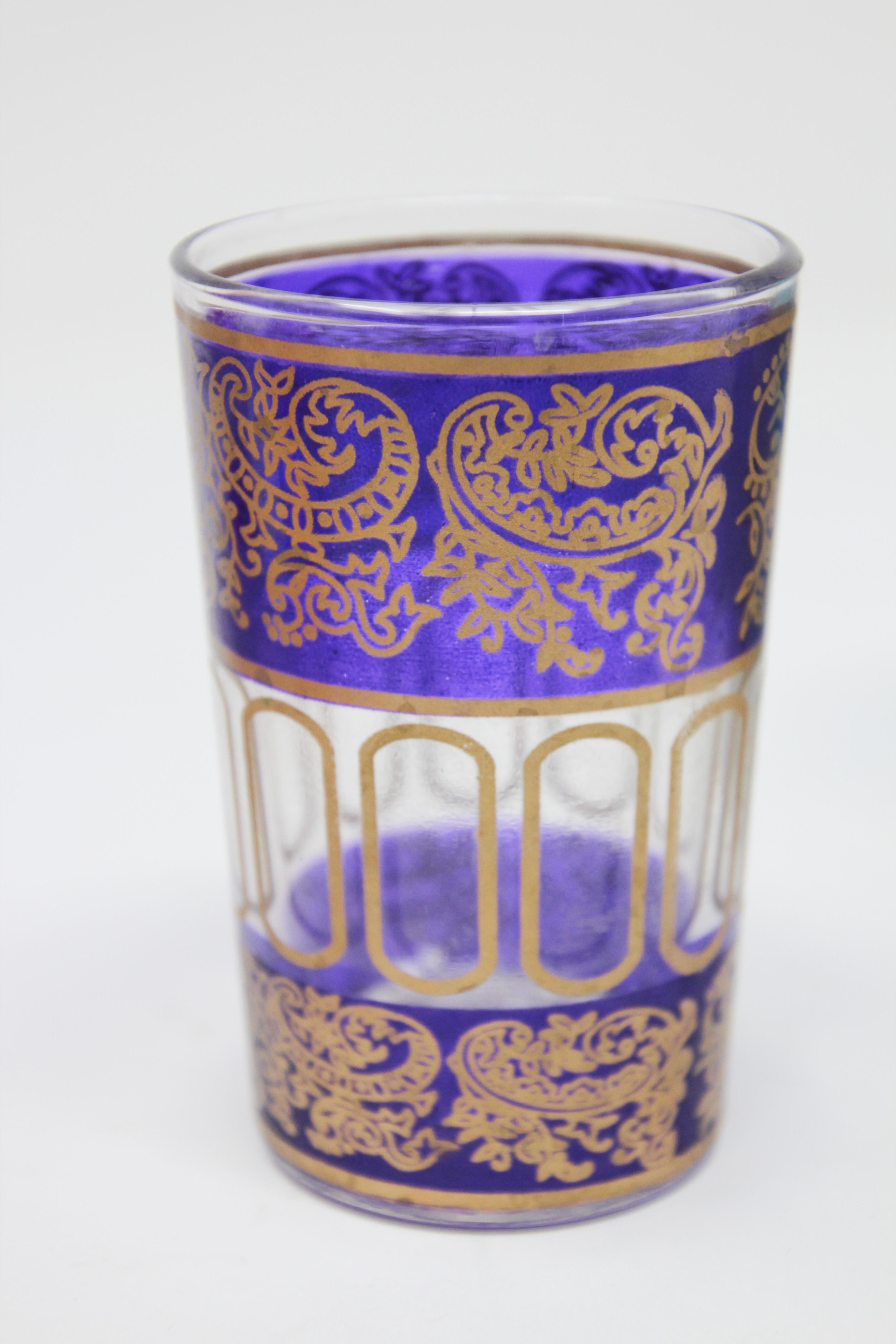 Set of Six Moroccan Glasses with Gold Raised Moorish Design In Good Condition For Sale In North Hollywood, CA