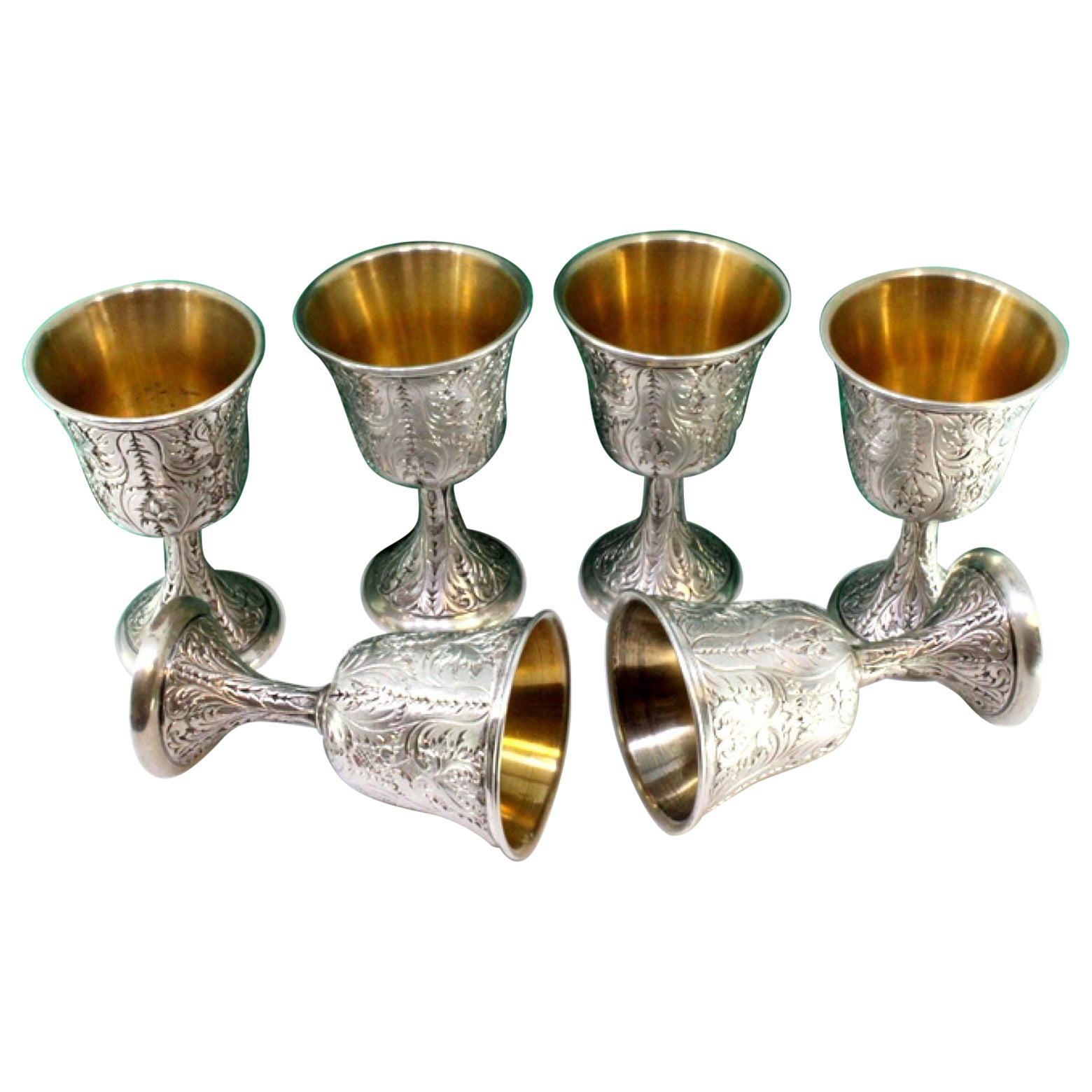 Set di sei calici in argento con rilievi cesellati e interni in oro