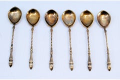 Ensemble de six cuillères à café en argent doré avec des poignées torsadées en forme de barre de fer