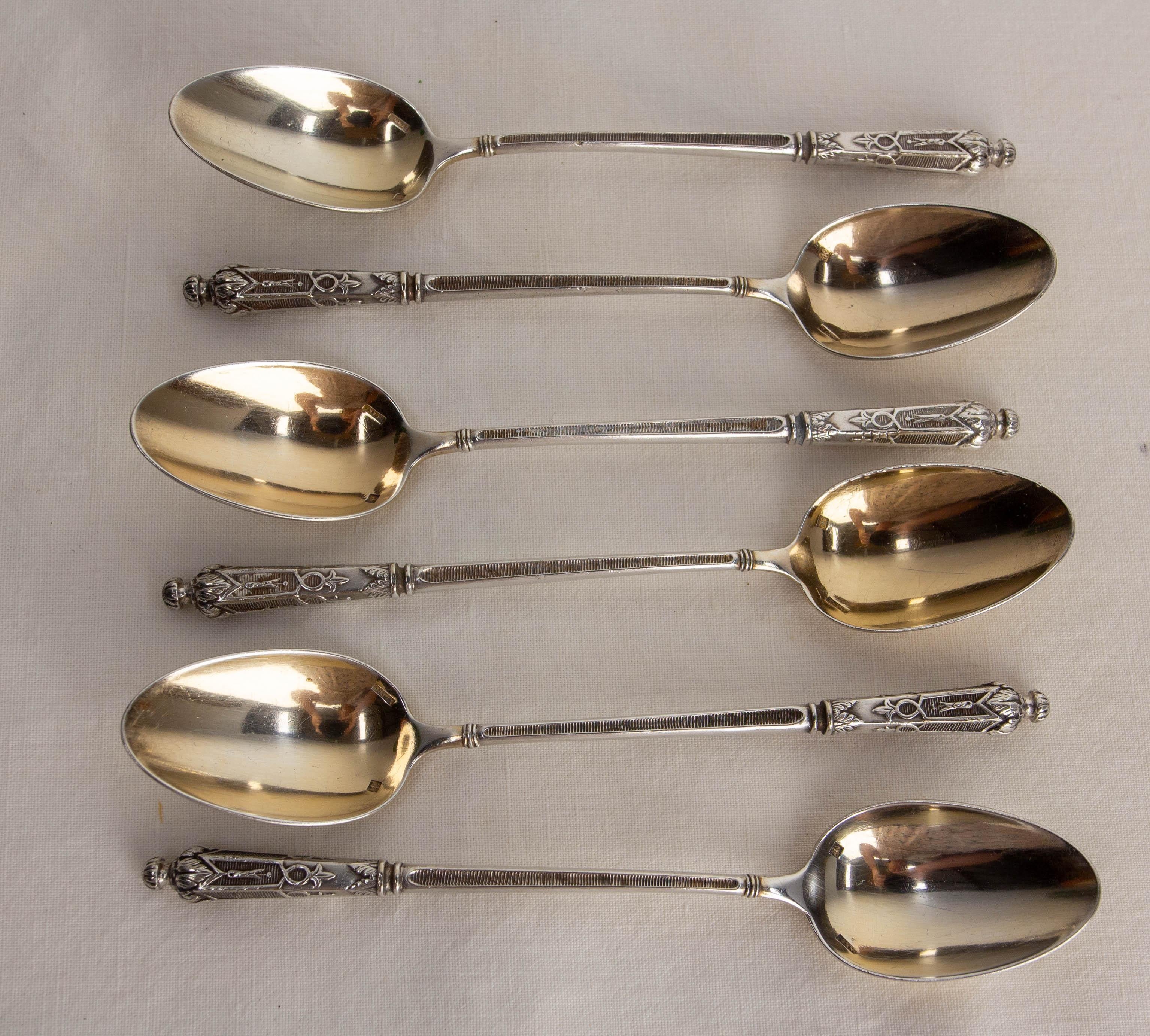 Set of six spoons of silver metal 
The handles of the spoons are carved like acanthus leaves.
these spoons are presented in their original case and were made by a French jeweler.
Good condition

Shipping:
11 / 16.5 / 4.5 cm 0.3 kg
  