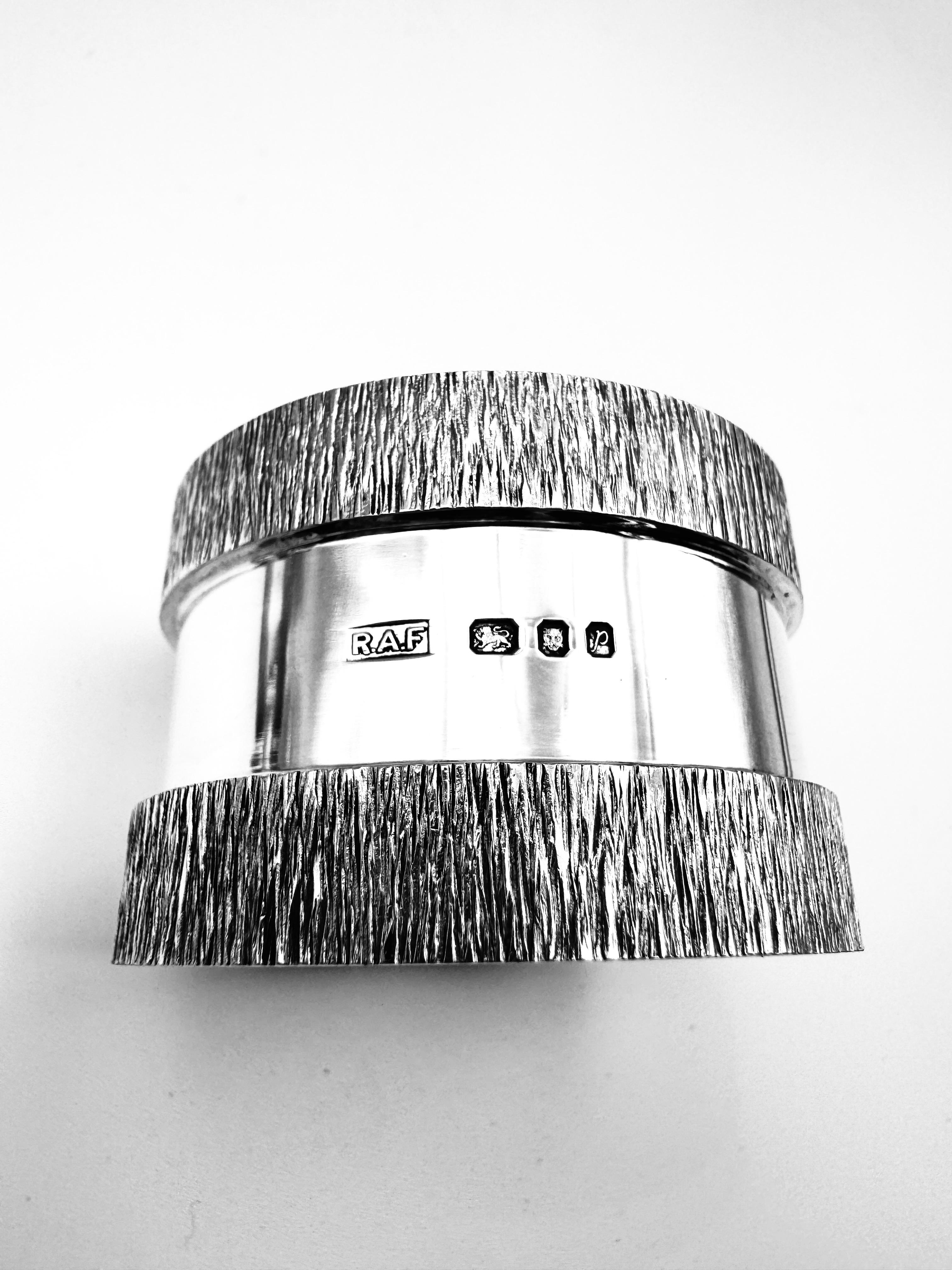 Set di sei portatovaglioli in argento in vendita 3