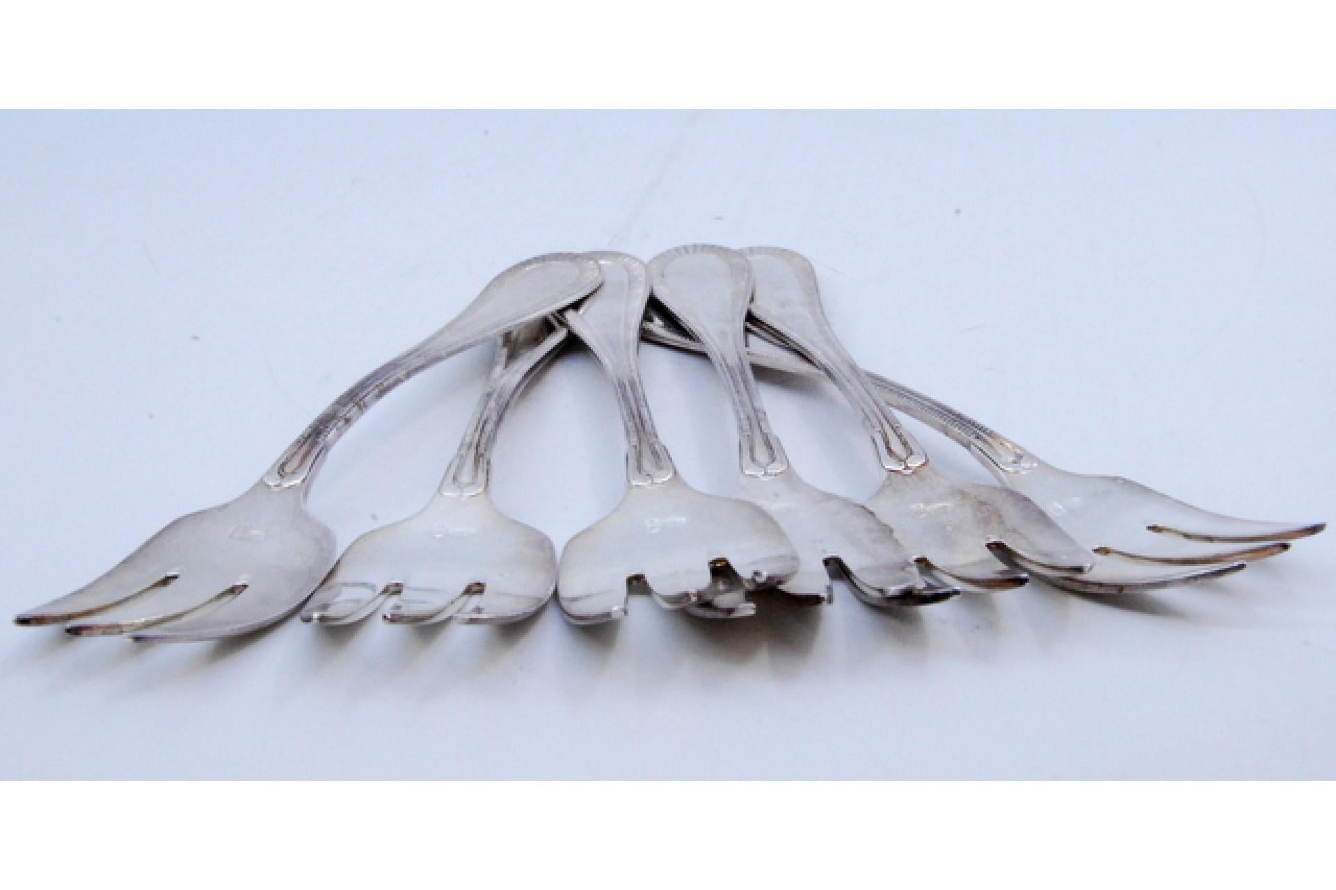 Set of six silver oyster forks with grooves along the handles en venta 1