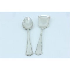 Set of six silver teaspoons and sugar scoops with trim around the handles