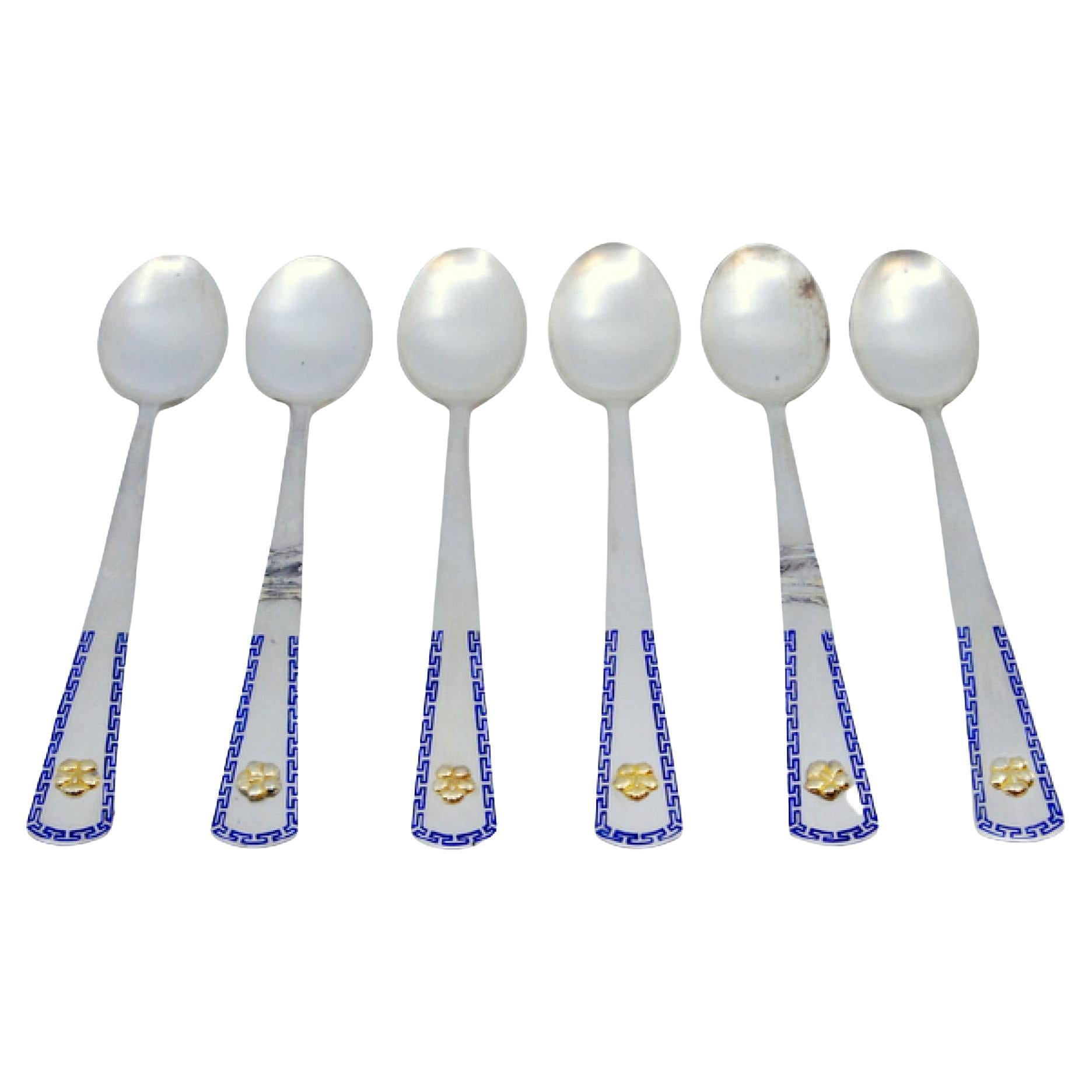 Juego de seis cucharillas de plata con flores doradas y asas de borde azul en venta