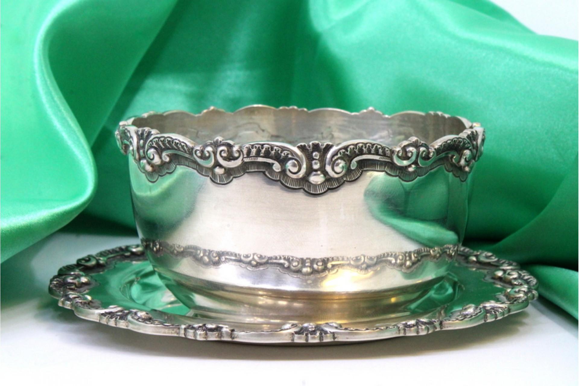 Set of six silver washbasins and plates with raised edges Silver en venta