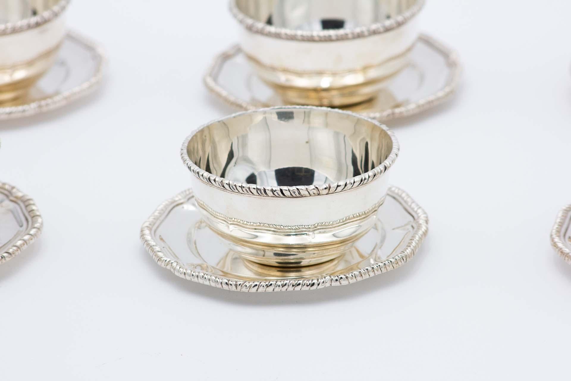 Set of six silver washbasins with beaded plates In Good Condition For Sale In Porto, PT