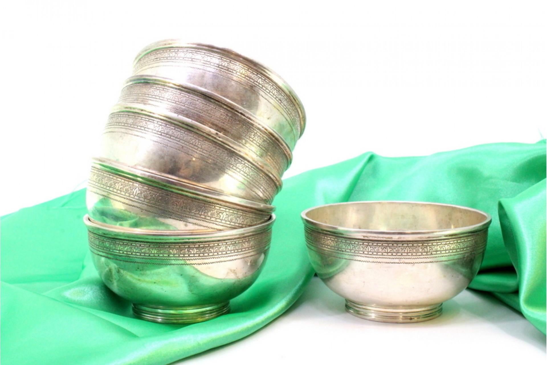 Set of six silver washbasins with engraved friezes on the surrounds im Zustand „Gut“ im Angebot in Porto, PT