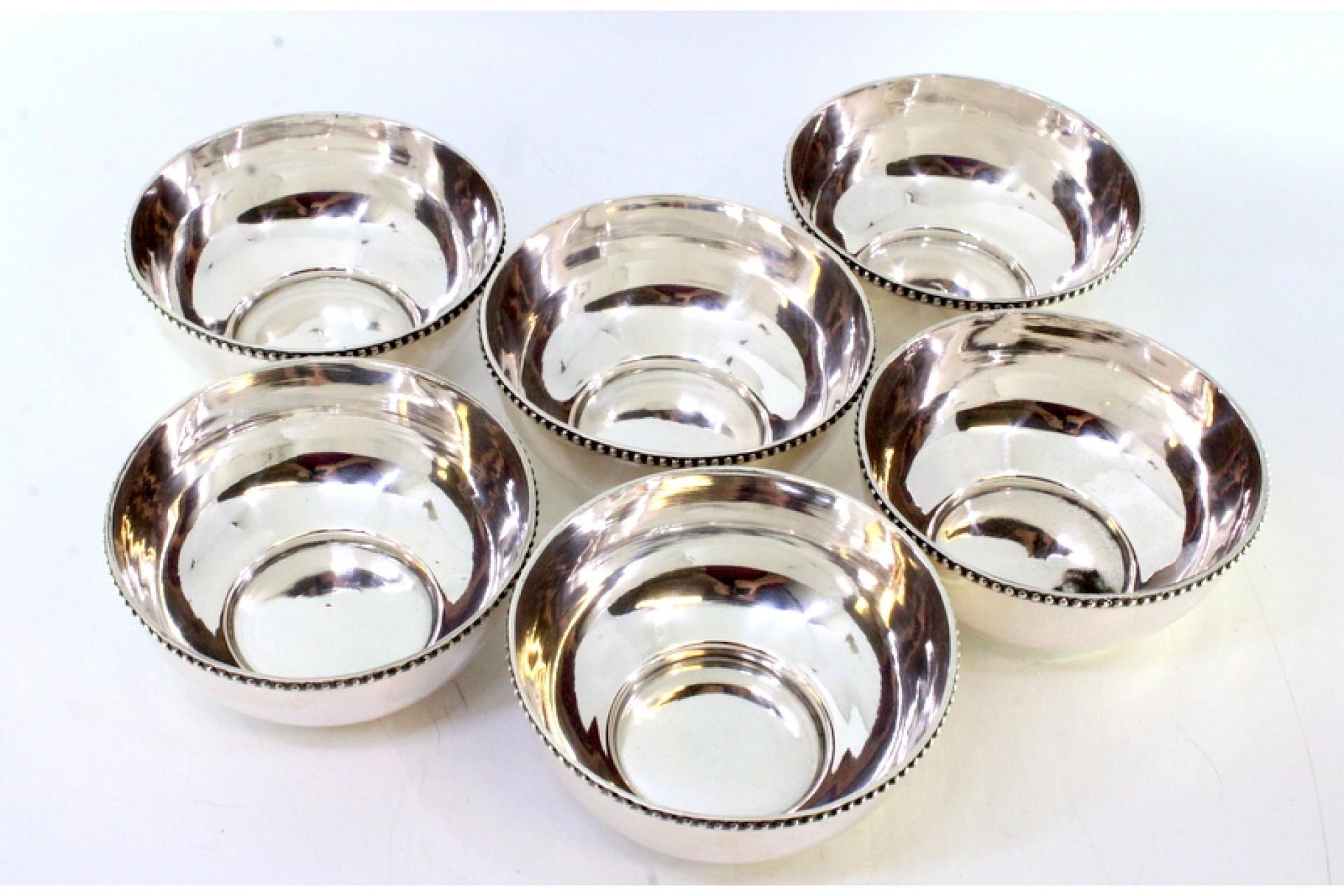 Description: Set of six silver washbasins with pearly edges. Metal: Silver. Origin: Portuguese. Mark: open-winged eagle. Weight: 588.04 grams. Dimensions: 10cmx4.5cm. Content: 833/1000. Assay Mark: Yes, between 1938 and 1984. Additional information: