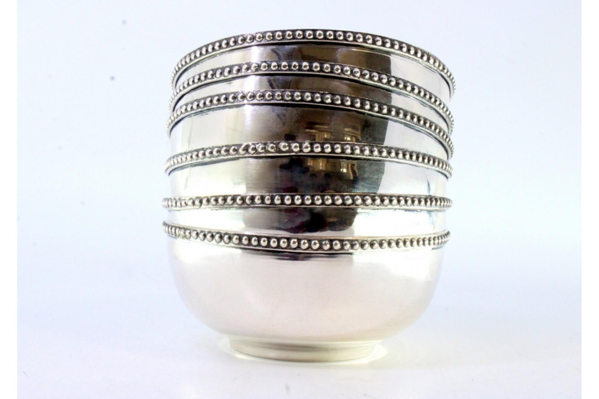 Set of six silver washbasins with pearly edges en Bueno estado para la venta en Porto, PT