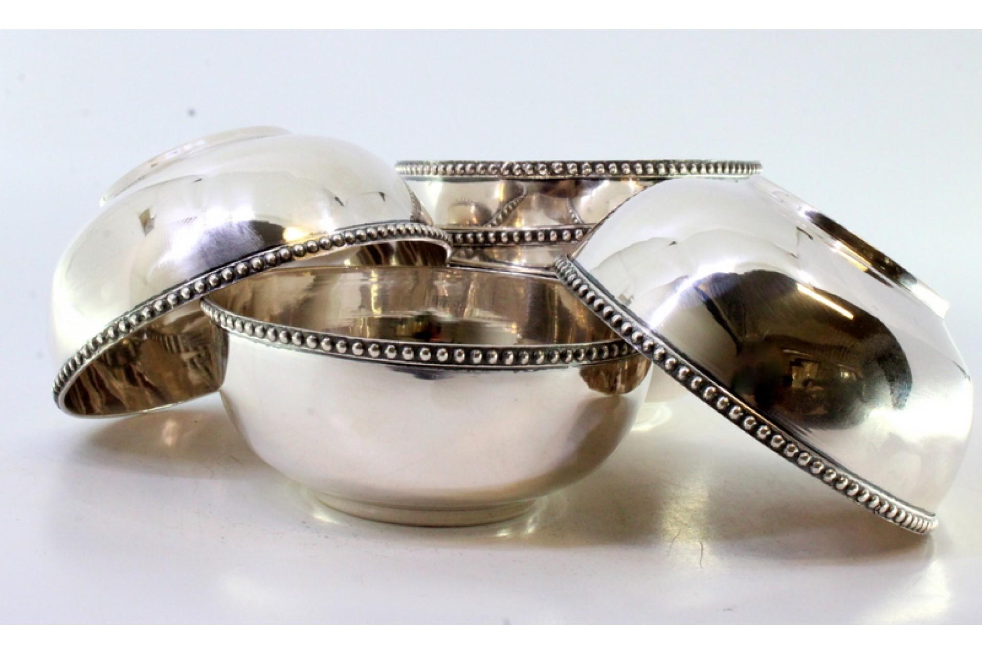 Set of six silver washbasins with pearly edges Silver en venta