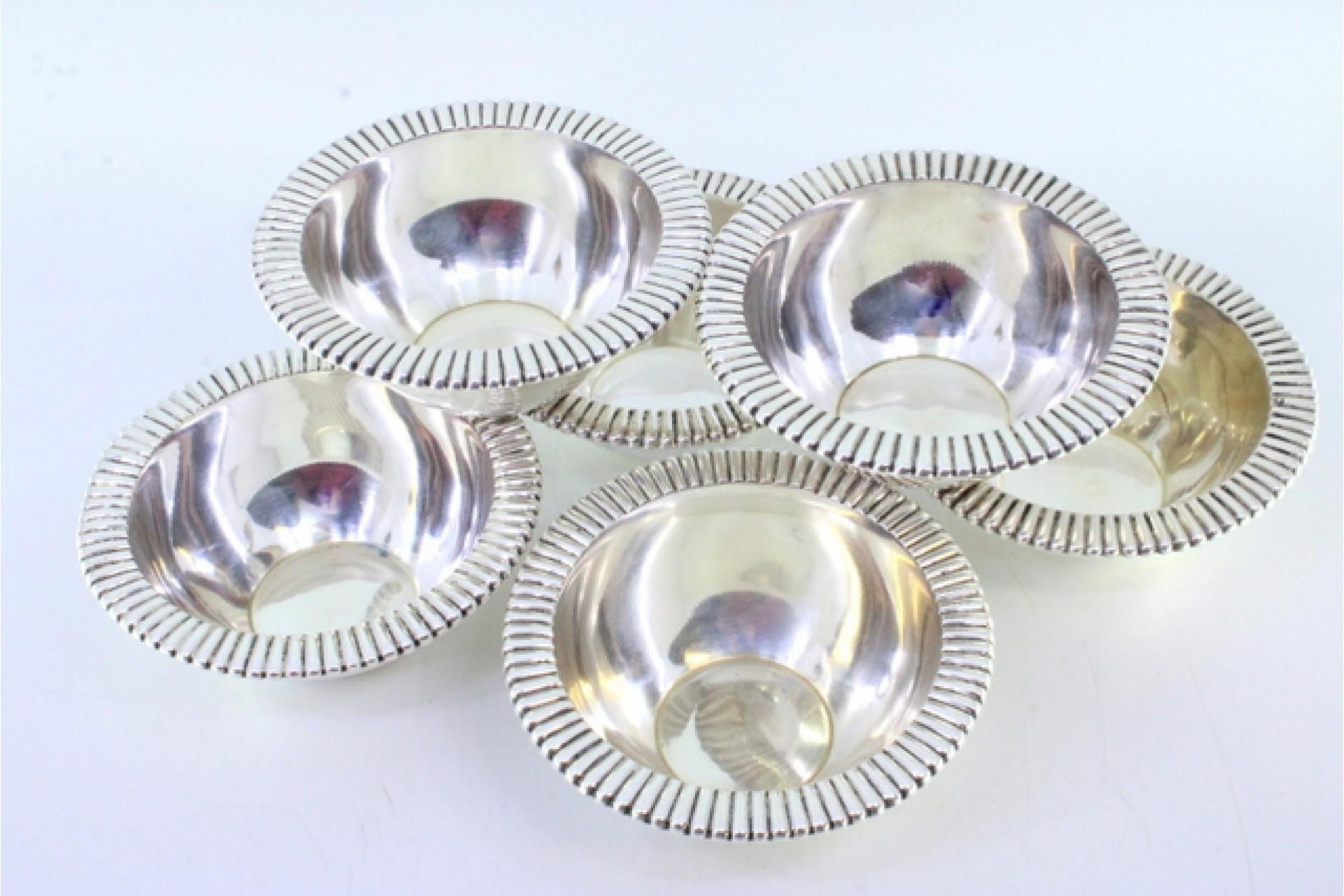 Description: Set of six silver washbasins with raised edges. Metal: Silver. Origin: Portuguese. Mark: standing eagle. Weight: 707.19 grams (Set of six washbasins). Dimensions: 11.7cm x 4.5cm. Content: 916/1000. Assay Mark: Yes, between 1938 and