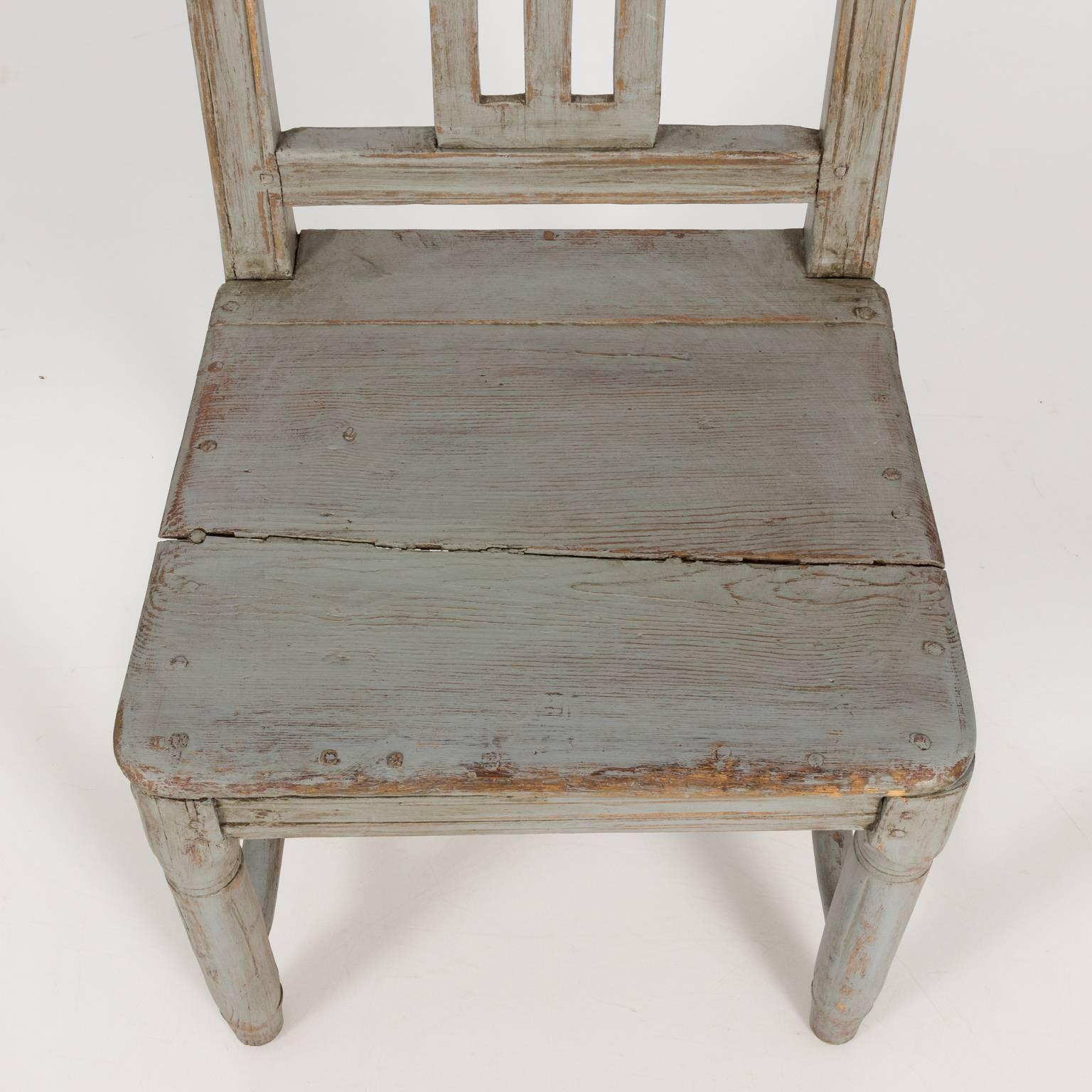 Set of Six Similar Painted Pinewood Chairs For Sale 11