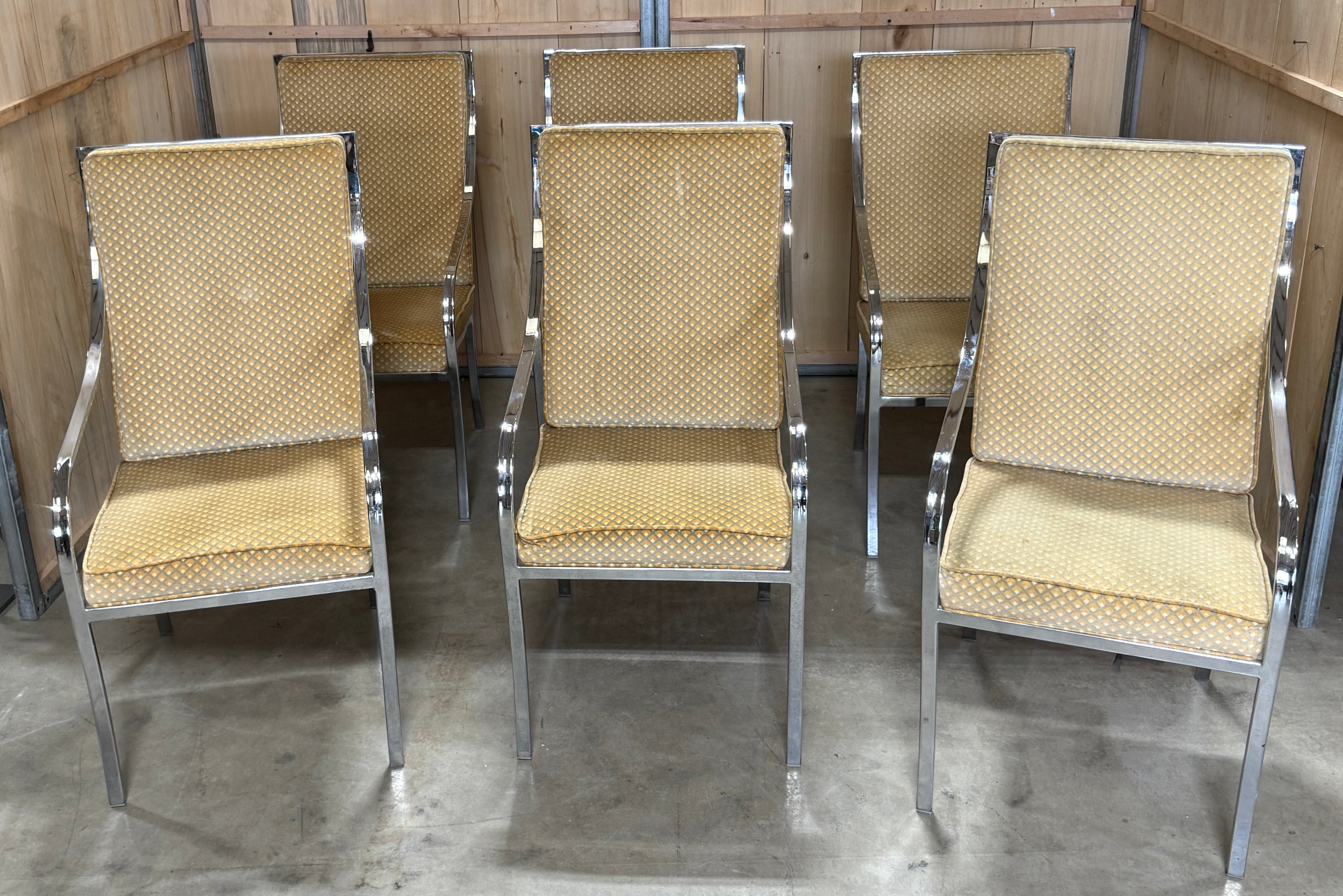 Ensemble de six piétements de fauteuil en chrome poli des années 1970, style Milo Baughman, USA Circa 1970

Un ensemble élégant et sophistiqué de six châssis de fauteuil en chrome poli, fabriqué aux États-Unis vers les années 1970, dans le style de