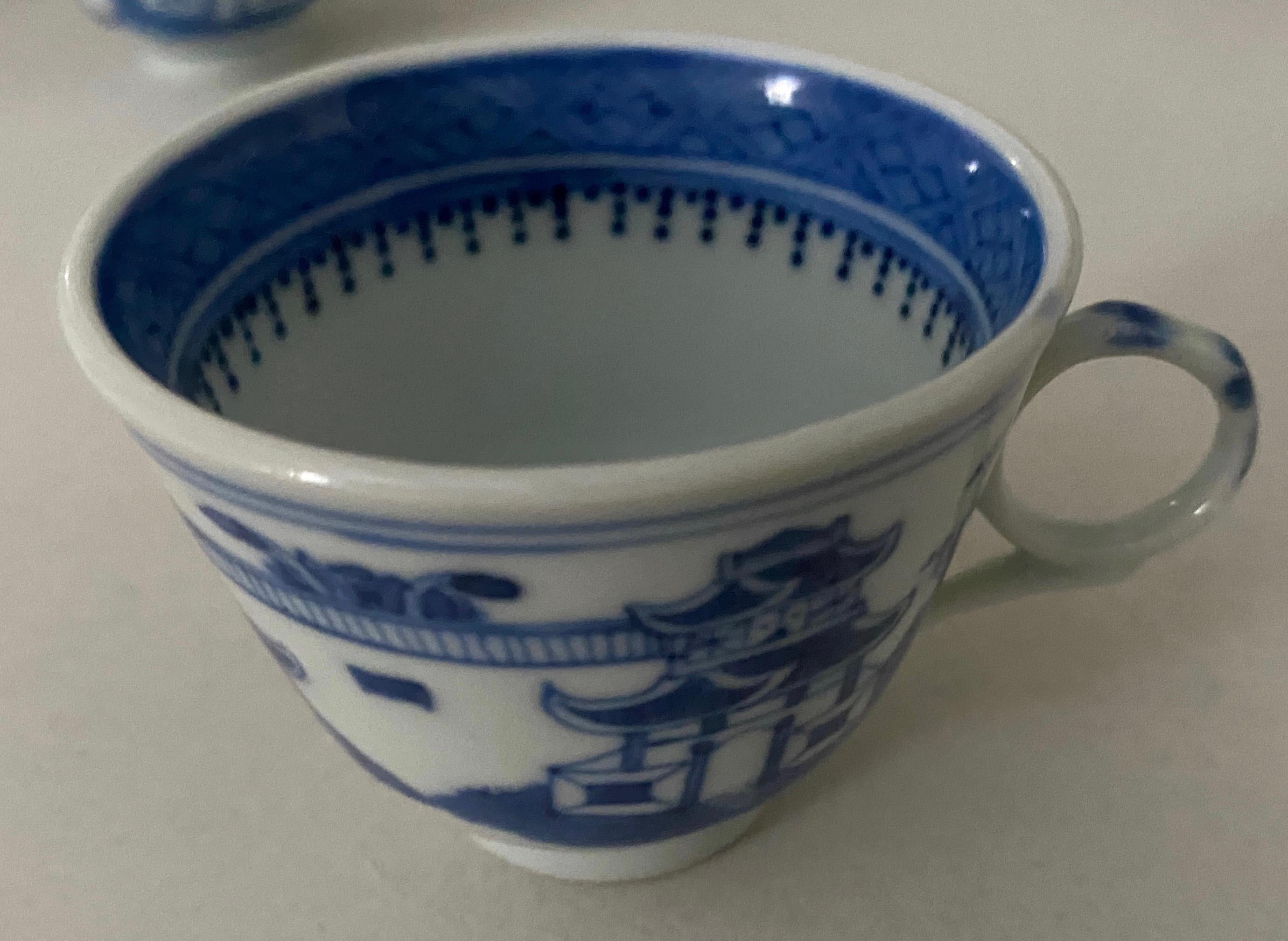 Set von sechs kleinen antiken, traditionellen chinesischen Teebechern (Chinesisch) im Angebot