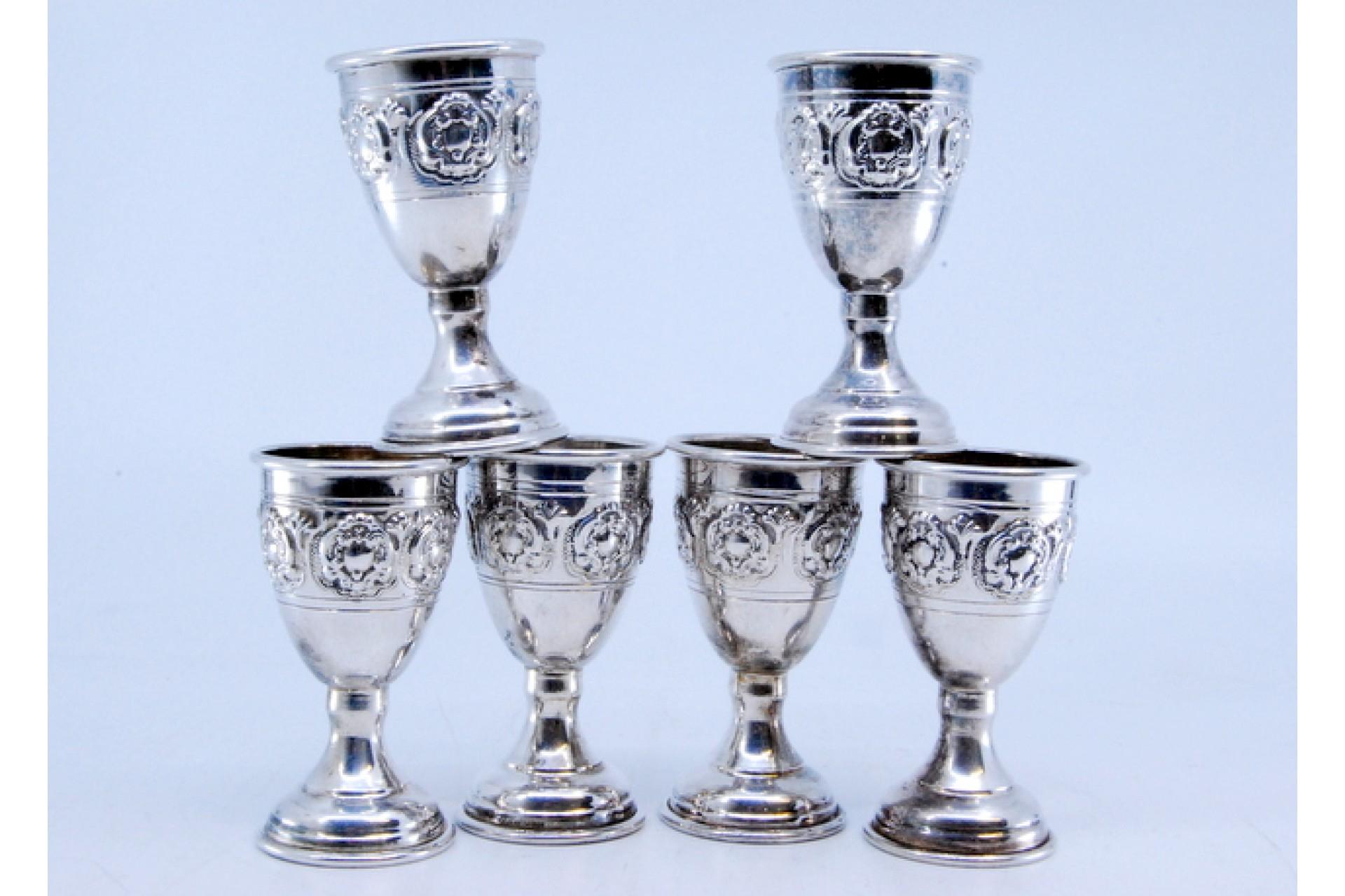 Set of six small silver goblets with reliefs and a smooth base For Sale 1