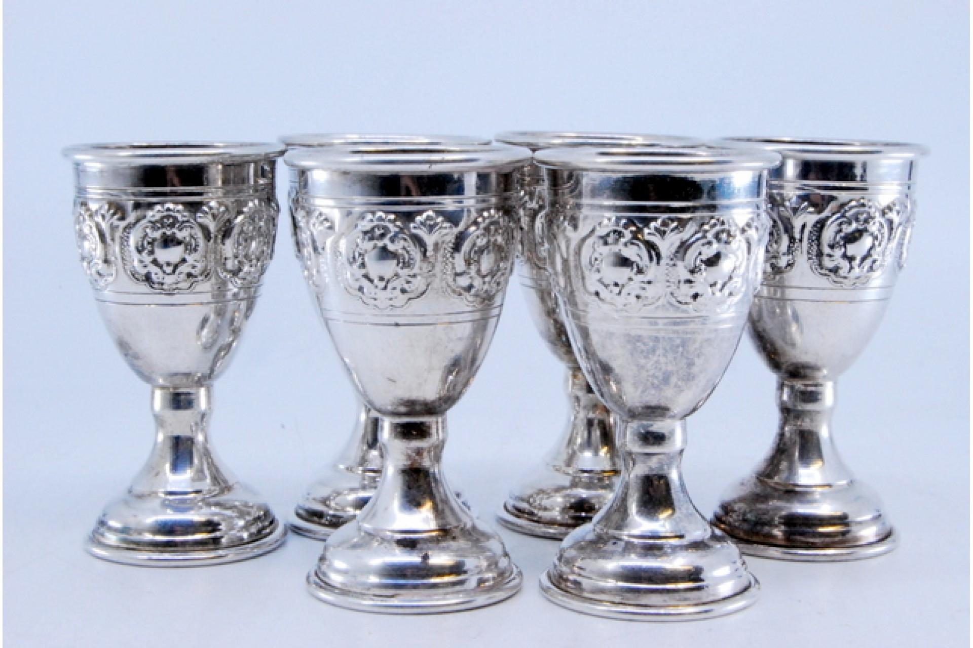 Set of six small silver goblets with reliefs and a smooth base For Sale 2