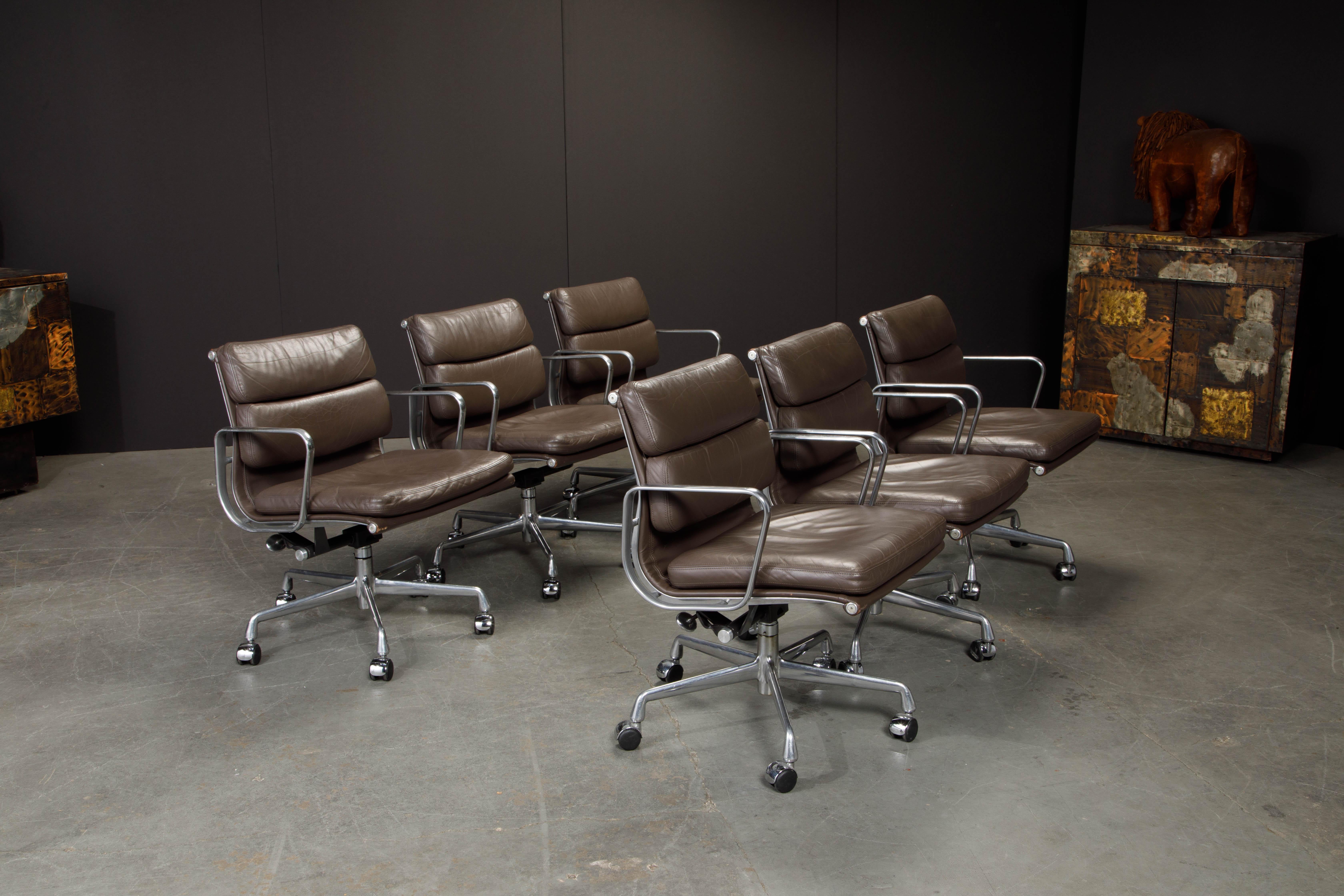chaise de bureau en cuir brun 'Soft Pad' de Charles Eames pour Herman Miller:: Signé 4