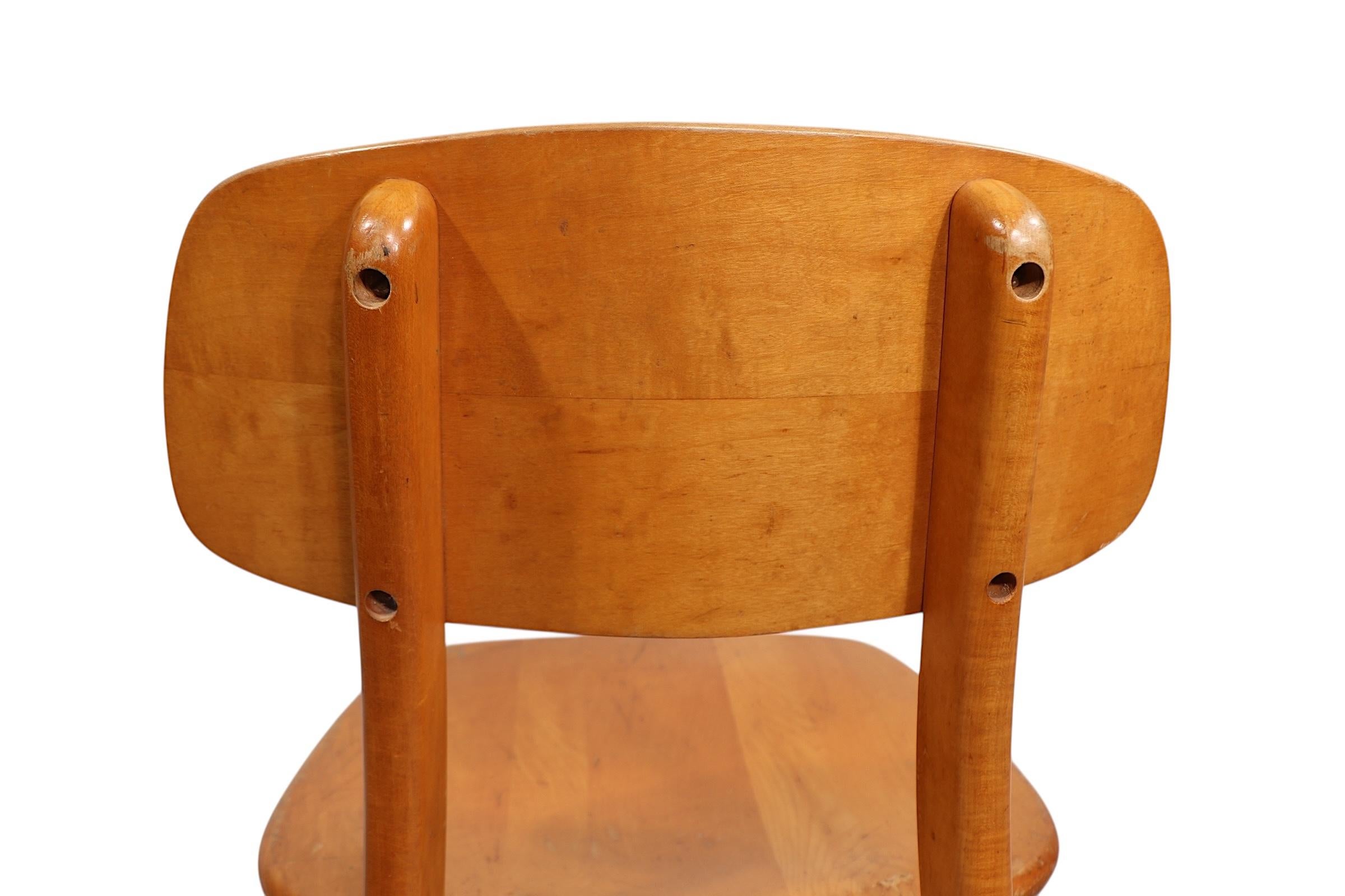 Set of Six Solid Blonde  Wood Mid Century Dining Chairs in the style of Thonet For Sale 10