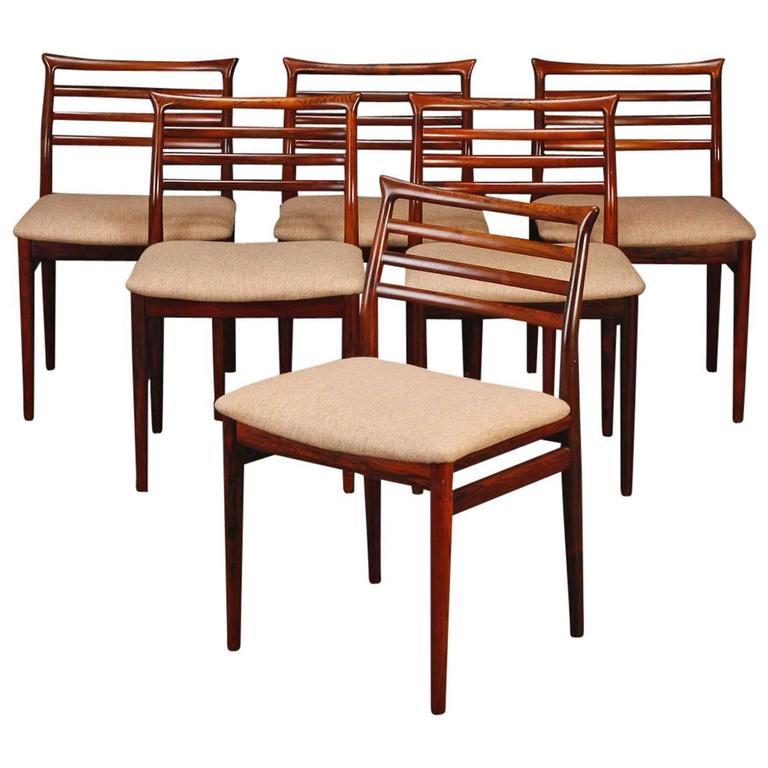 Danois Ensemble de six chaises de salle à manger en bois dur massif par Erling Torvits en vente