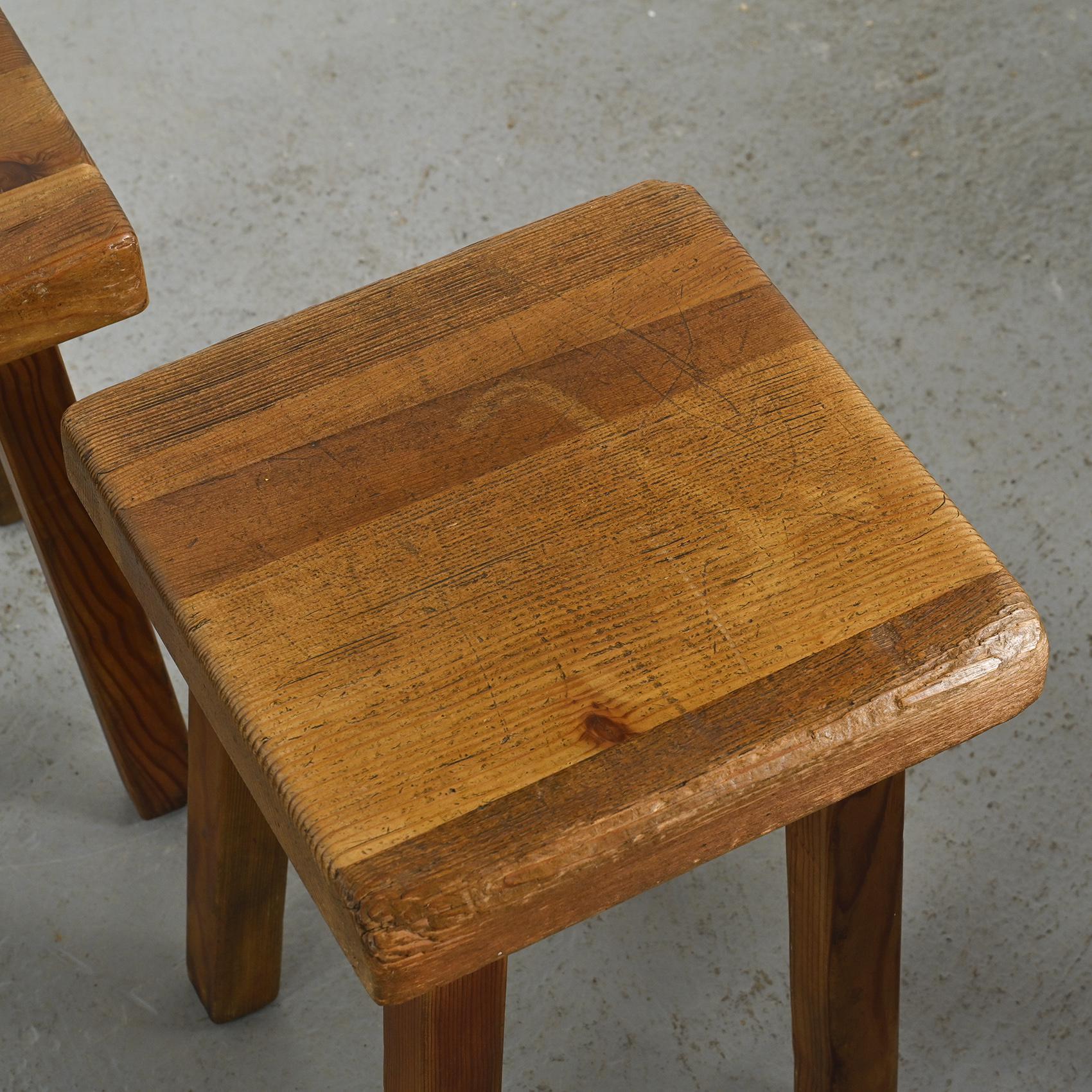 Set of six solid larch stools by Charlotte Perriand, Les Arcs, circa 1985 In Good Condition For Sale In VILLEURBANNE, FR