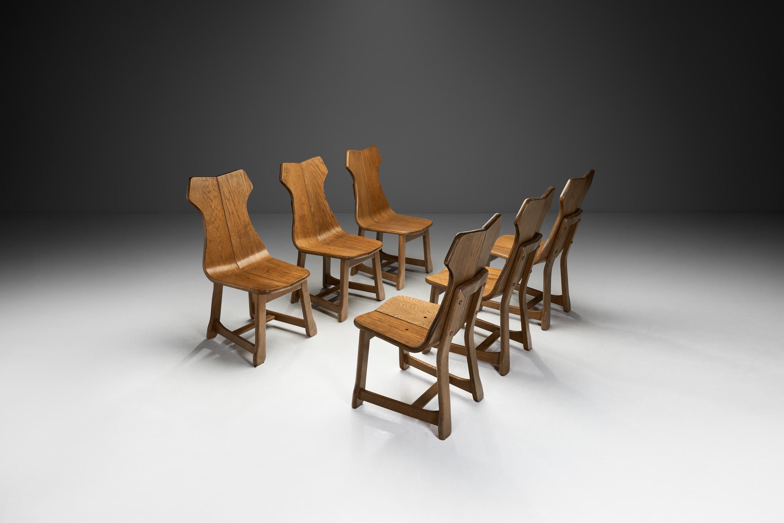 Set of Six Solid Oak Brutalist Dining Chairs, Europe 1950s In Good Condition For Sale In Utrecht, NL