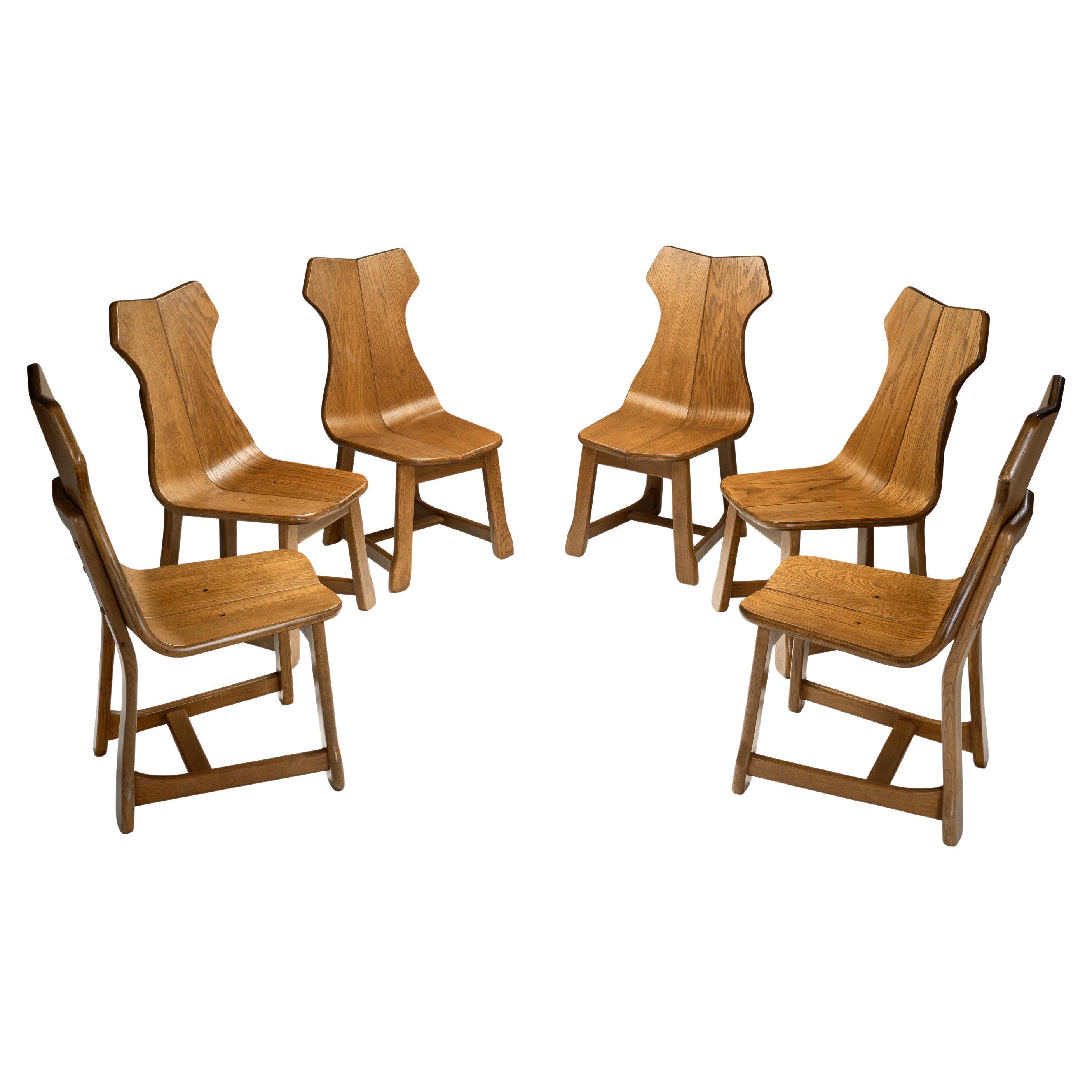 Set di sei sedie da pranzo brutaliste in Oak massiccio, Europa, anni '50