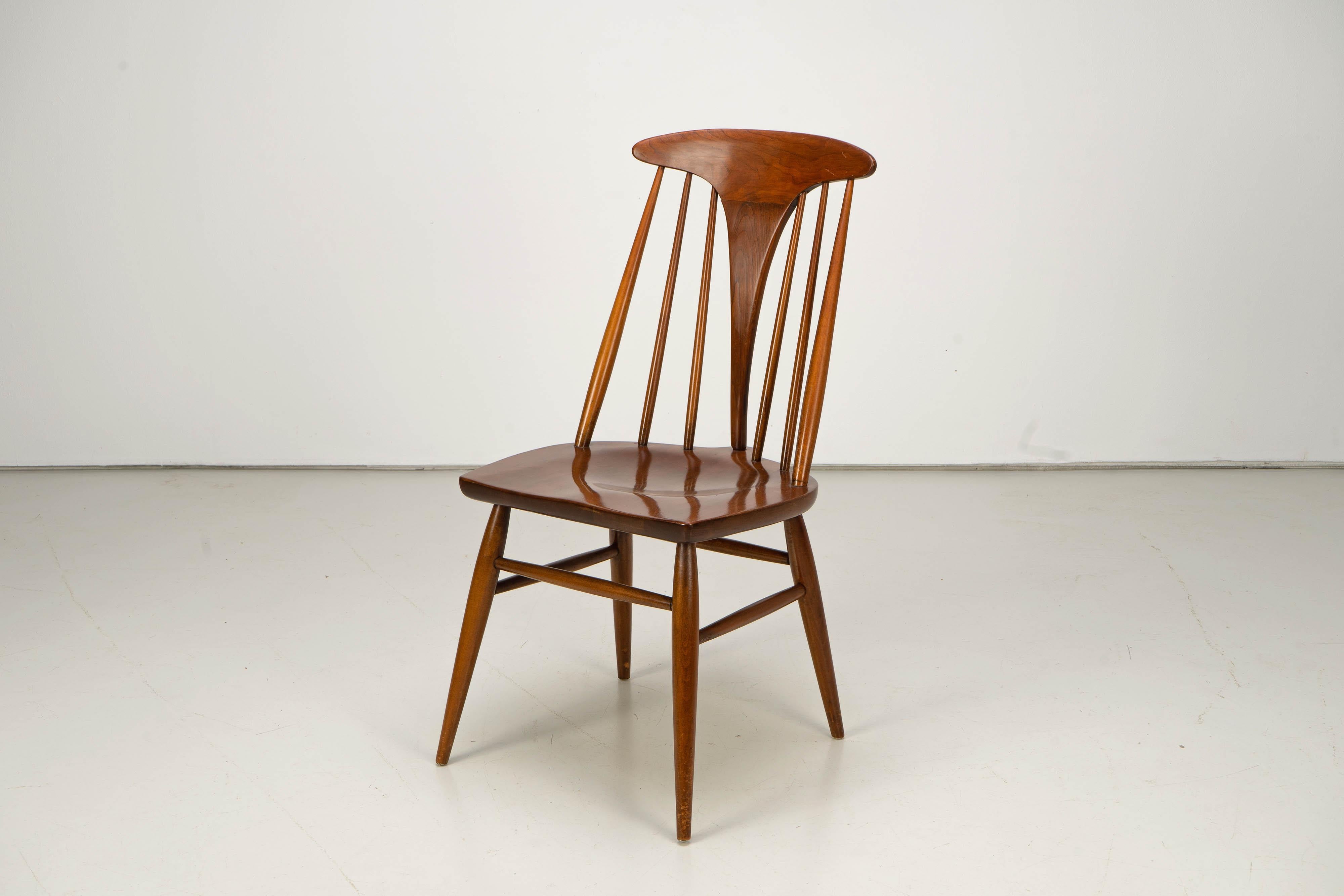 American Set of Six Spindle Back Dining Chairs by Heywood Wakefield Walnut, 1960s For Sale