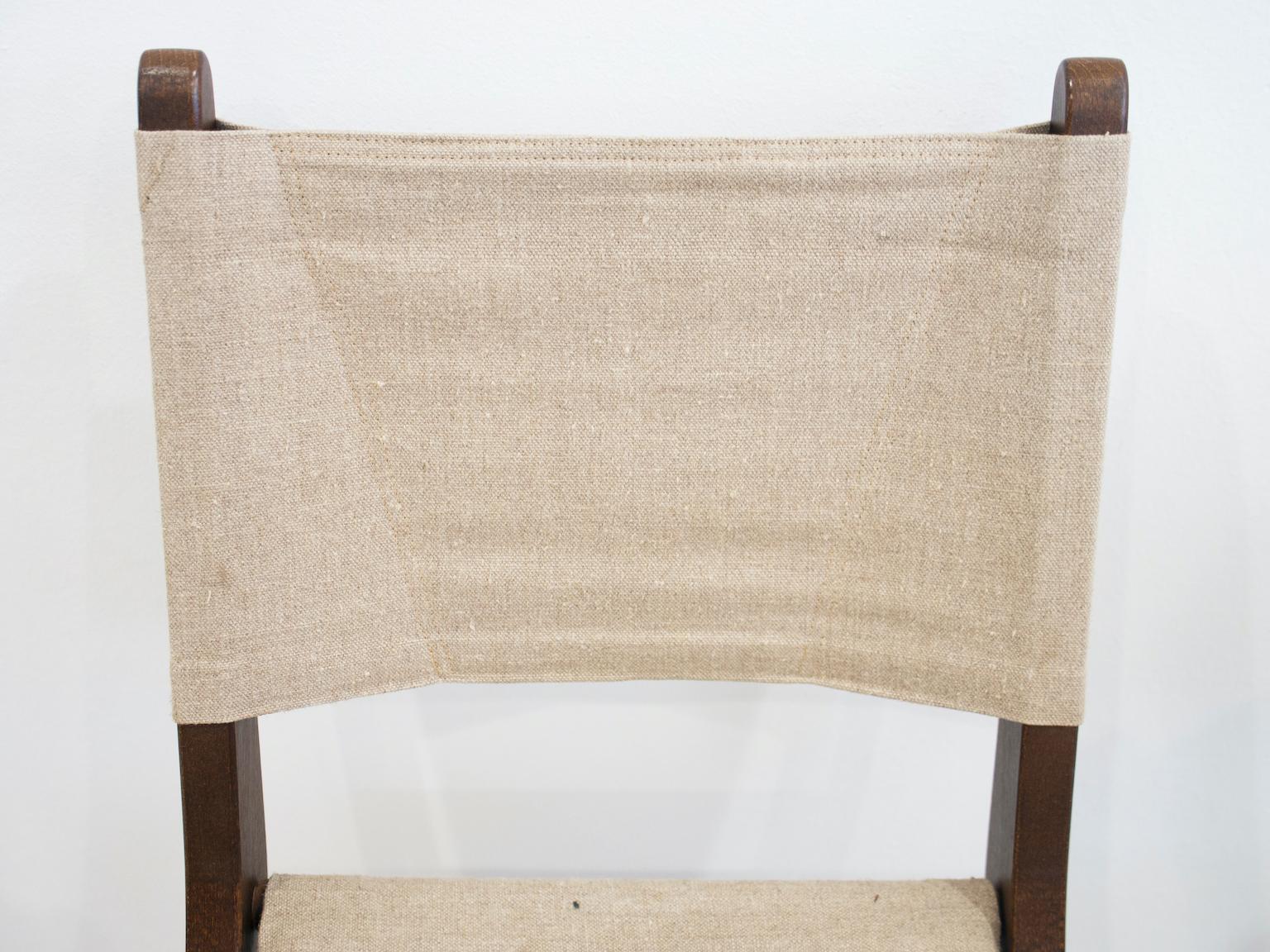 Ensemble de six chaises pliantes en htre teint avec assise et dossier en toile en vente 2