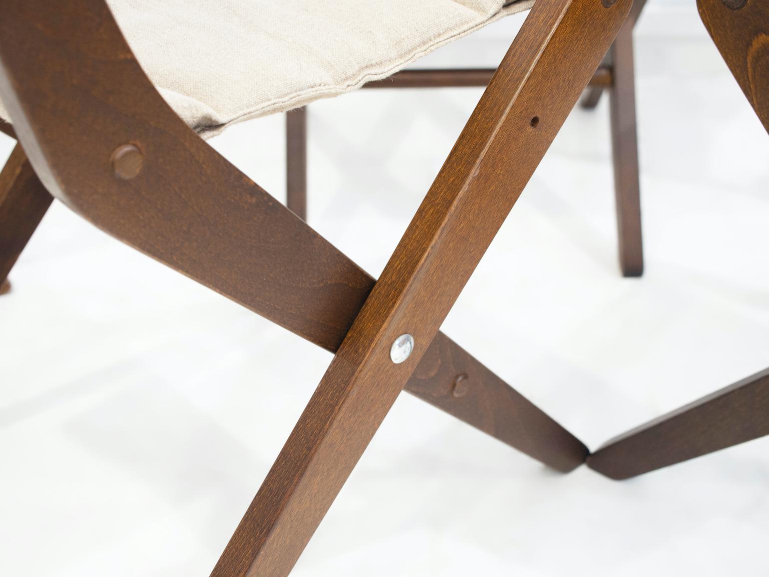 20ième siècle Ensemble de six chaises pliantes en htre teint avec assise et dossier en toile en vente