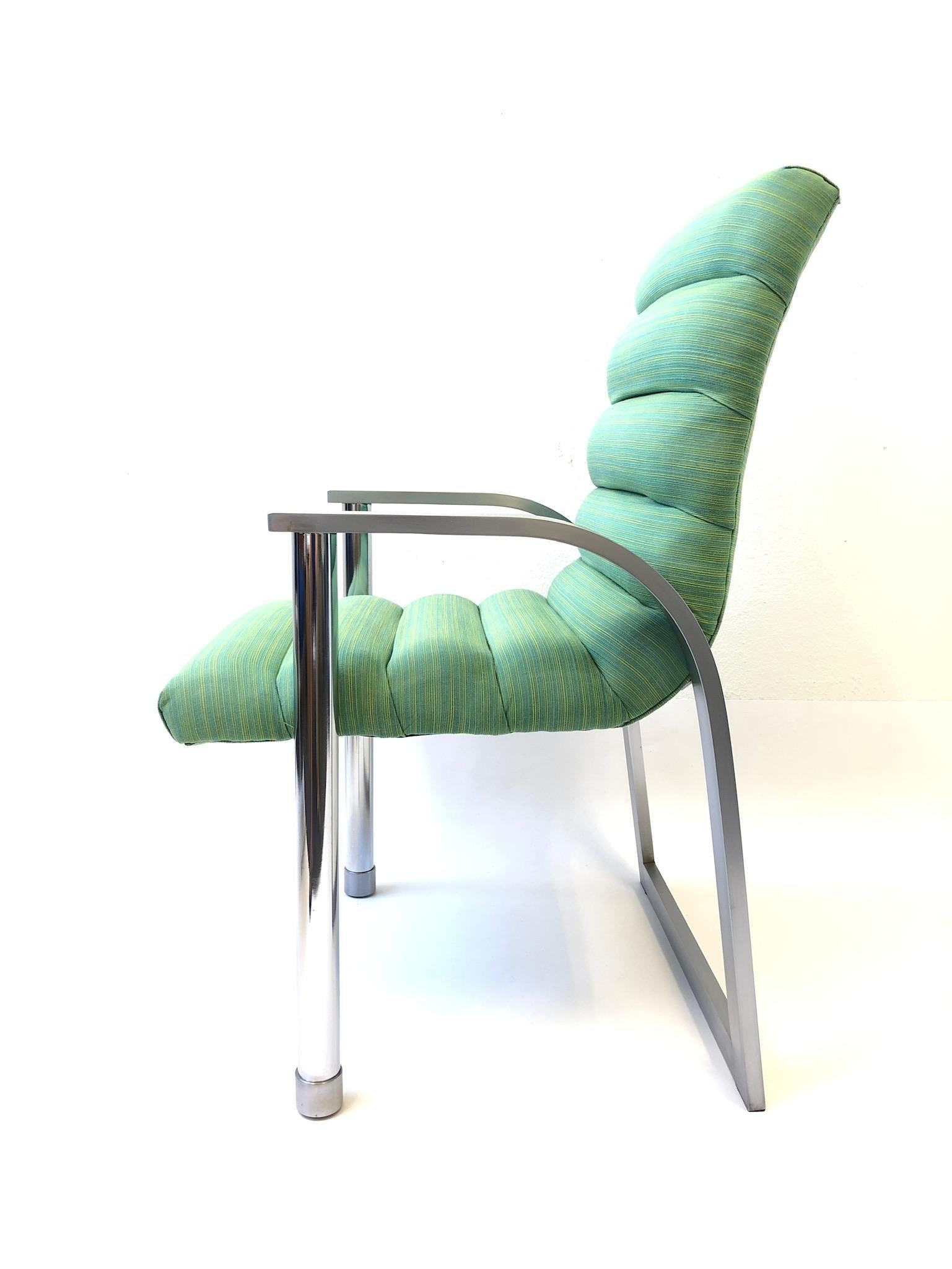 Ensemble de six chaises de salle à manger en acier inoxydable et tissu vert par Jay Spectre en vente 4